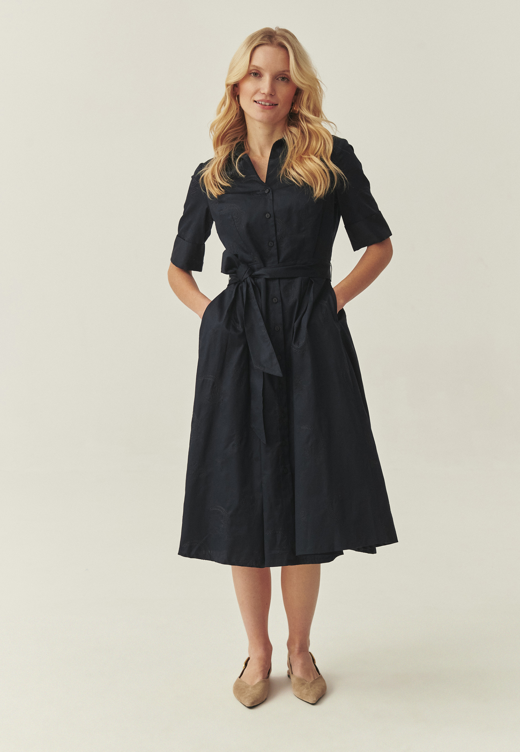 BAWEŁNIANA SUKIENKA Z HAFTAMI - NIKI GRANATOWY 2