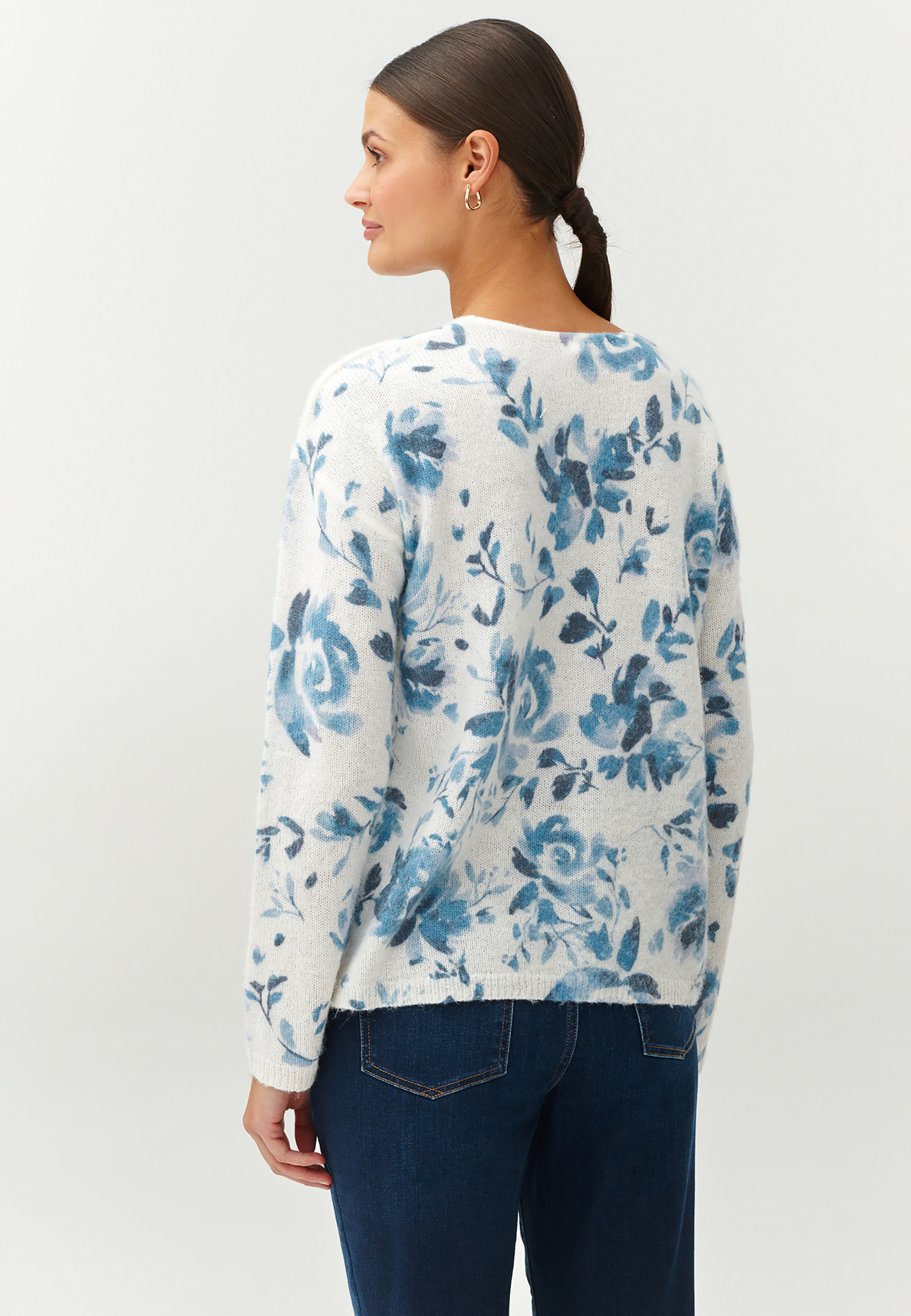 FINEZYJNY SWETER DAMSKI W KWIATY - SOLO