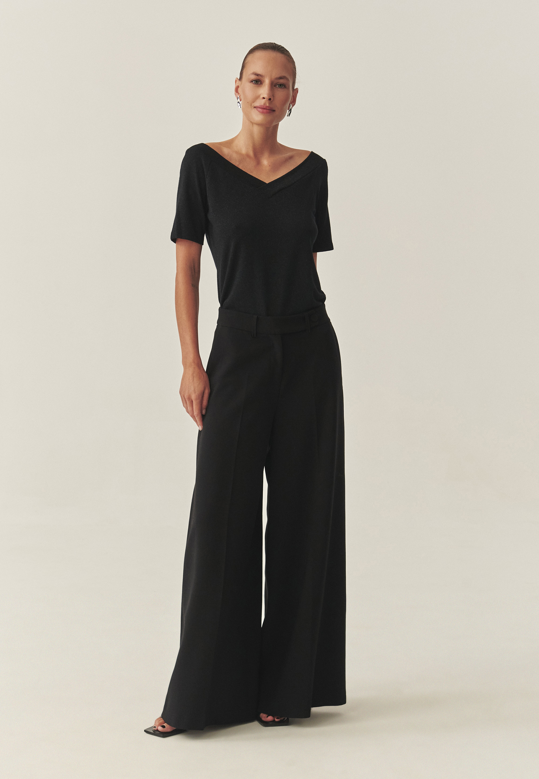 DÁMSKA ÚPLETOVÁ BLÚZKA S TRBLIETAVOU PRIADZOU – GILDA ČIERNA 2