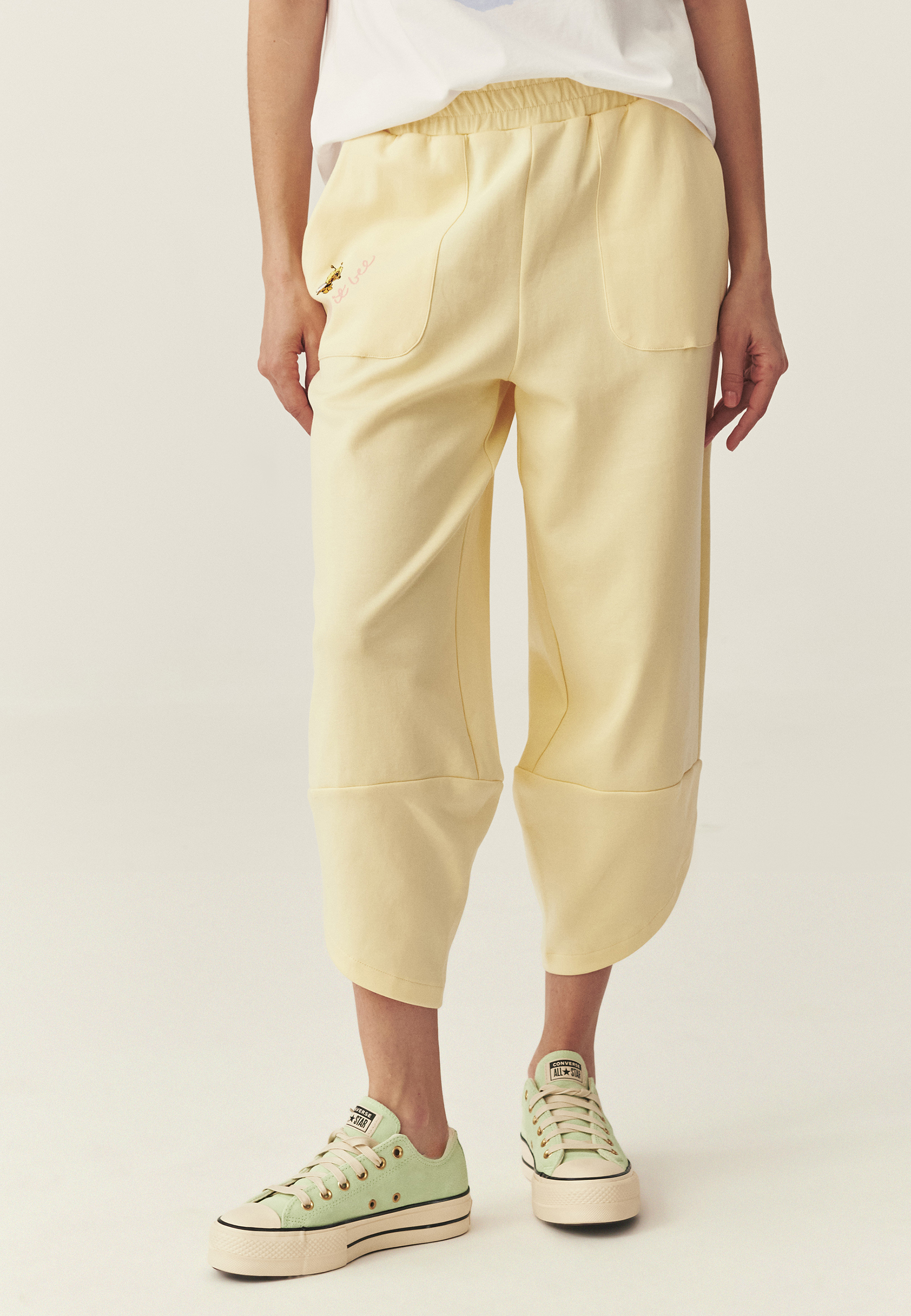 PLETENÉ NOHAVICE S JARNOU VÝŠIVKOU – ELEGIS