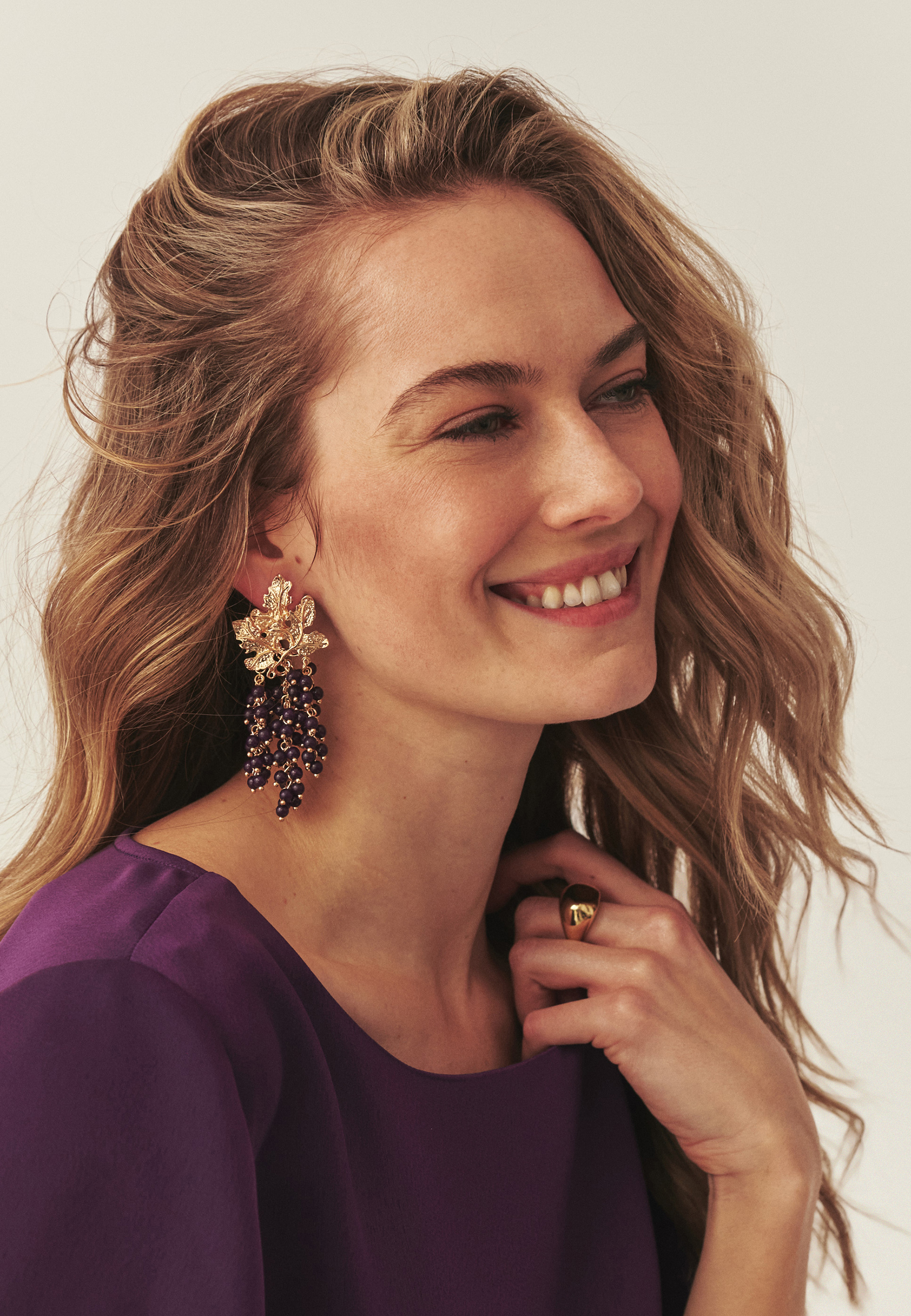 NÁUŠNICE S ROSTLINNÝM MOTIVEM – KAMELIA