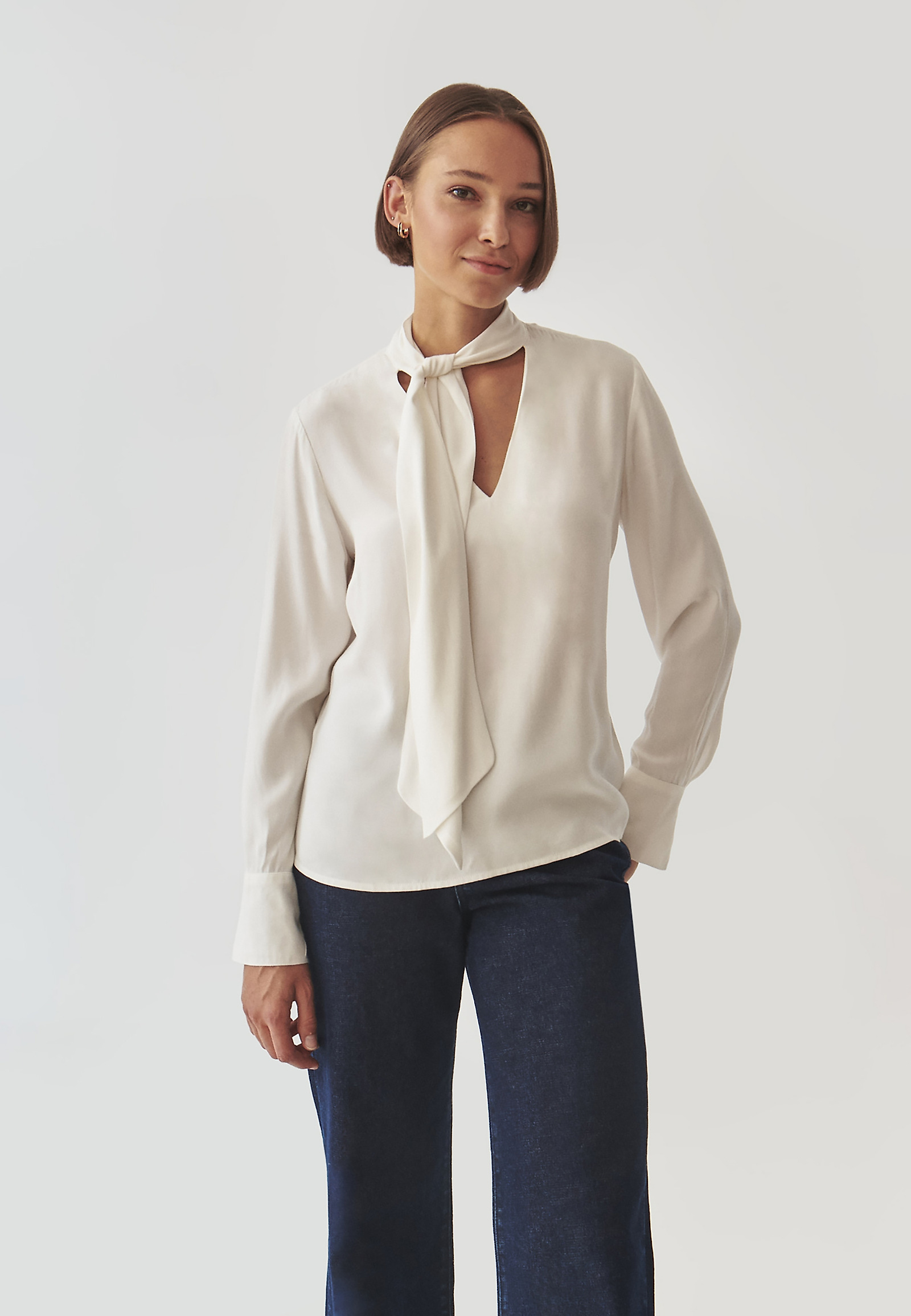 HÖLGYEK TEXTIL BLÚZ DÍSZÍTŐ KÖTÉNNYEL - CRAVA HÖLGYEK TEXTIL BLÚZ DÍSZÍTŐ KÖTÉNNYEL - CRAVA EKRÜ 100349