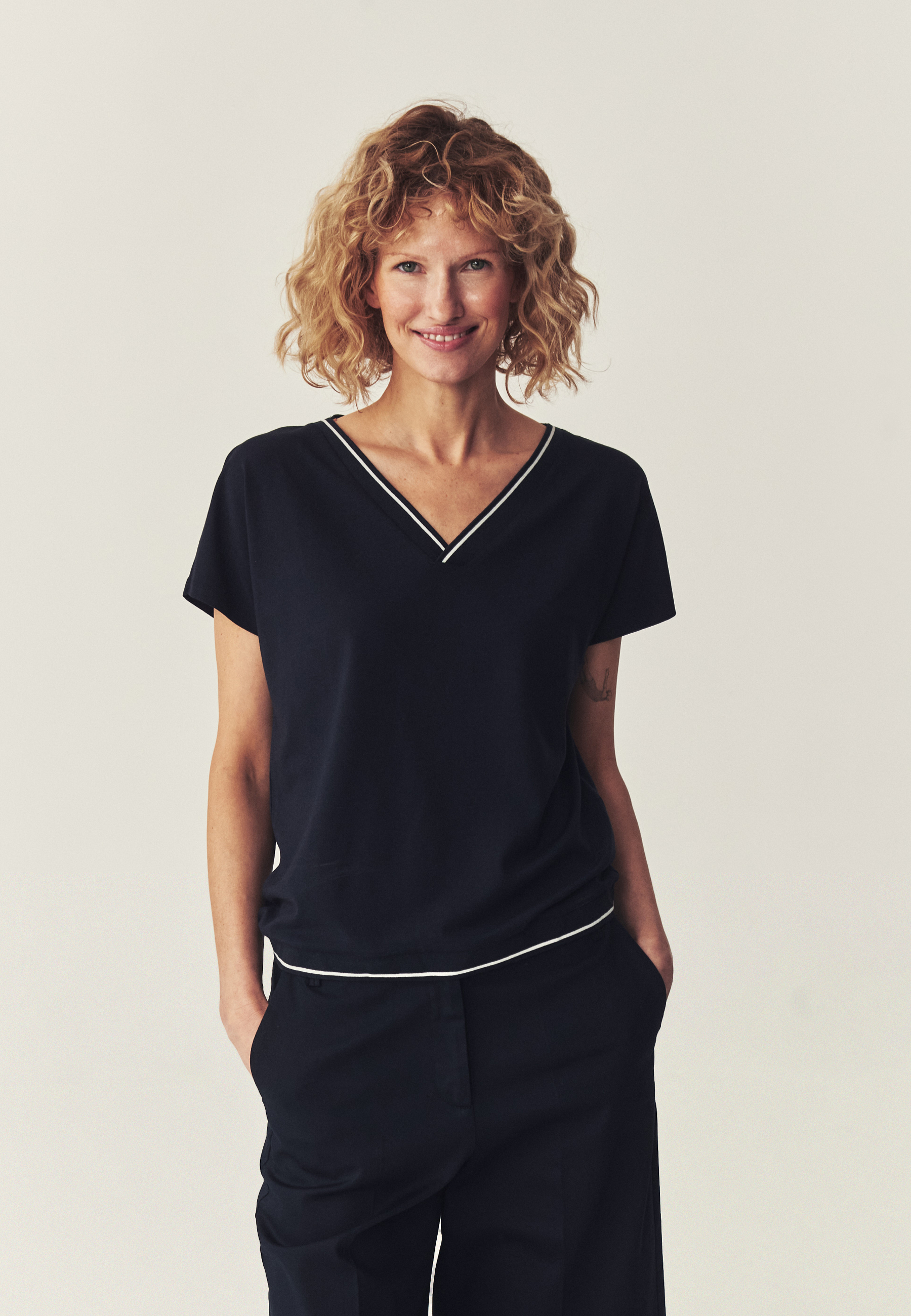 LUŹNA BLUZKA Z DZIANINY - AJSALA GRANATOWY 2