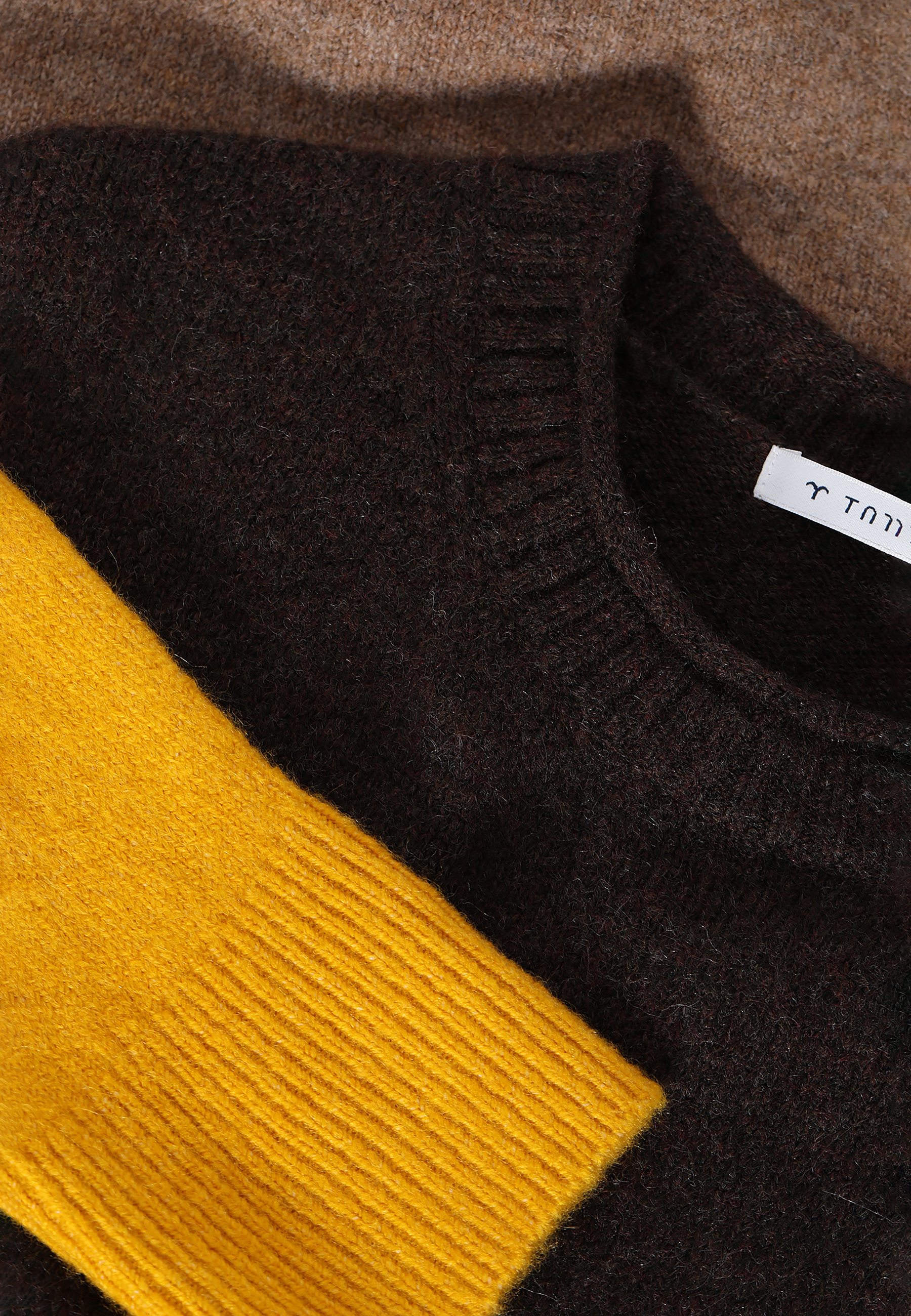 ÚPLETOVÉ SVETROVÉ ŠATY S DLHÝM RUKÁVOM JUKILA