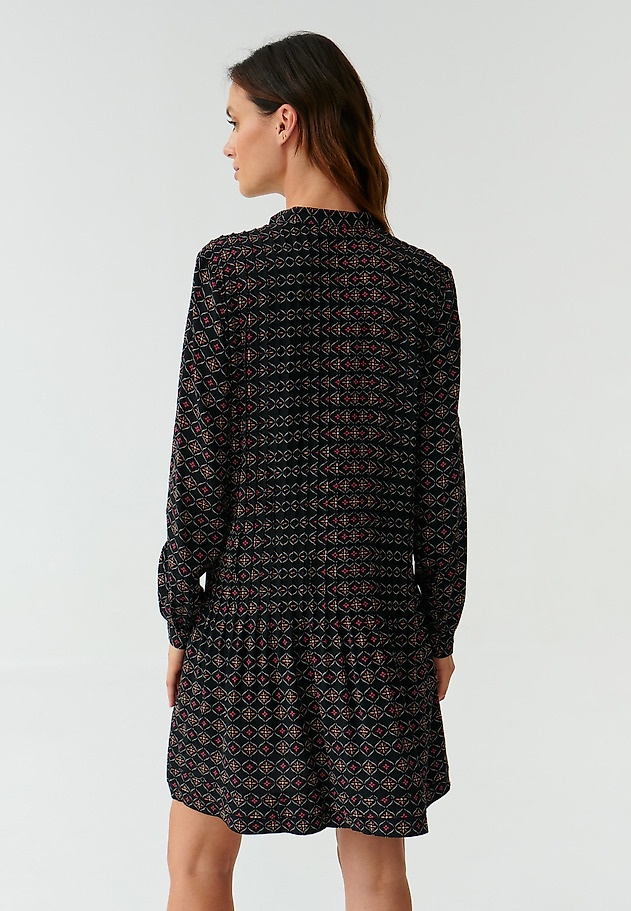 PATTERNED LADIES’ DRESS WITH A STAND-UP COLLAR LILI PATTERNED LADIES’ DRESS WITH A STAND-UP COLLAR LILI MULTIKOLOR 3