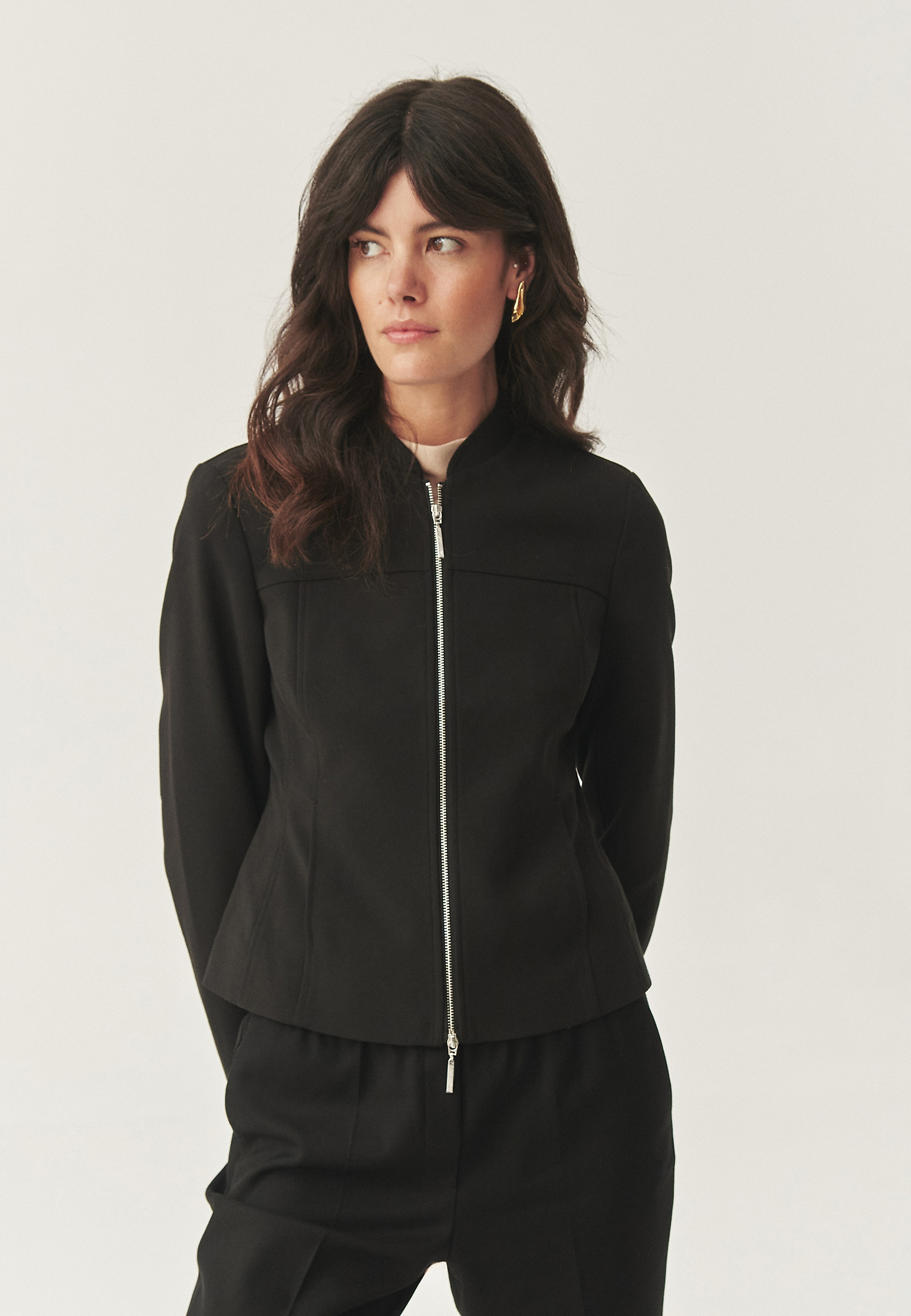 TKANÁ BUNDA S GOLIEROM - CODE TKANÁ BUNDA S GOLIEROM - CODE ČIERNA 113546