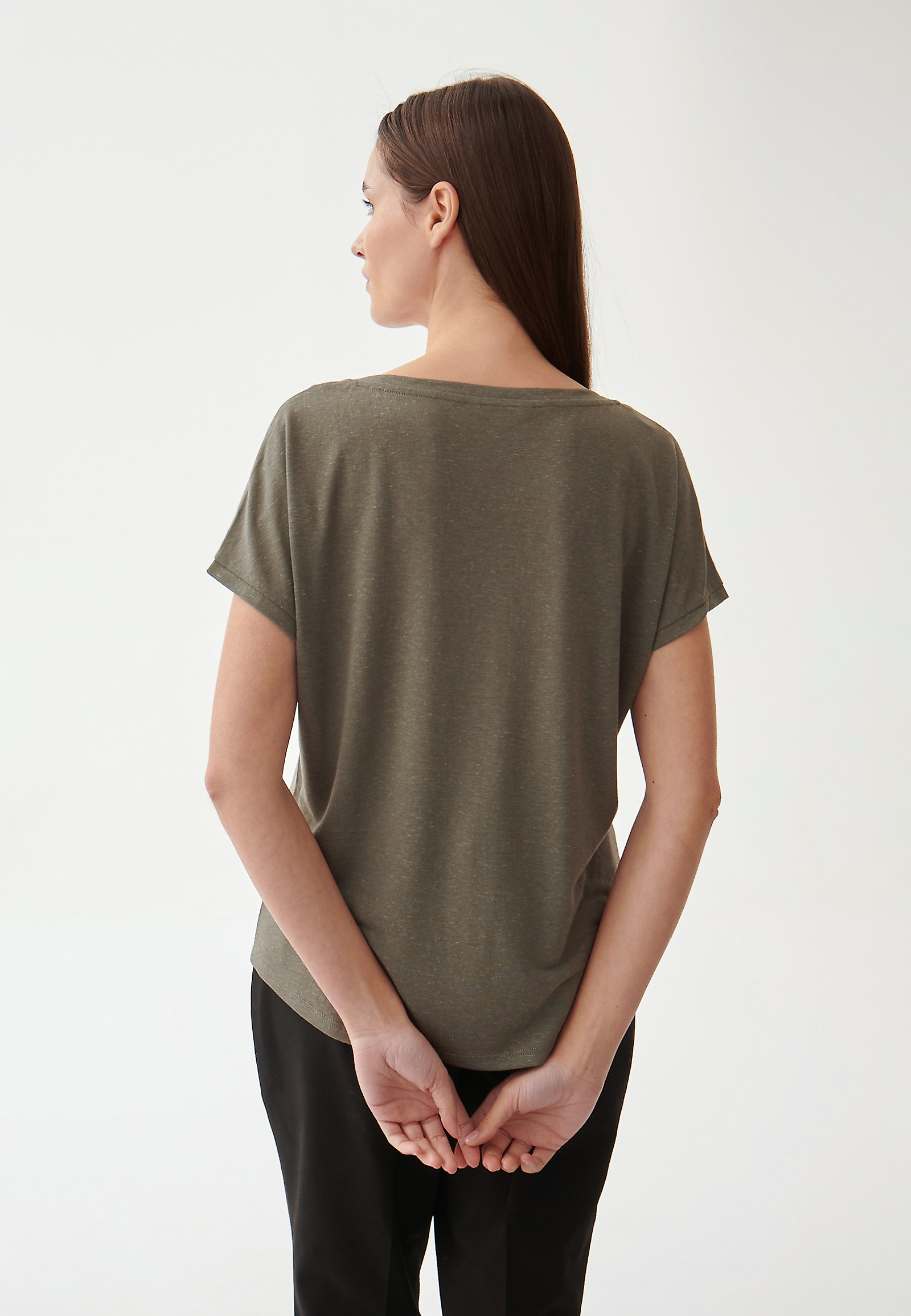 BLUZKA DAMSKA DZIANINOWA Z KRÓTKIM RĘKAWEM DAVIJA BLUZKA DAMSKA DZIANINOWA Z KRÓTKIM RĘKAWEM DAVIJA KHAKI 88924