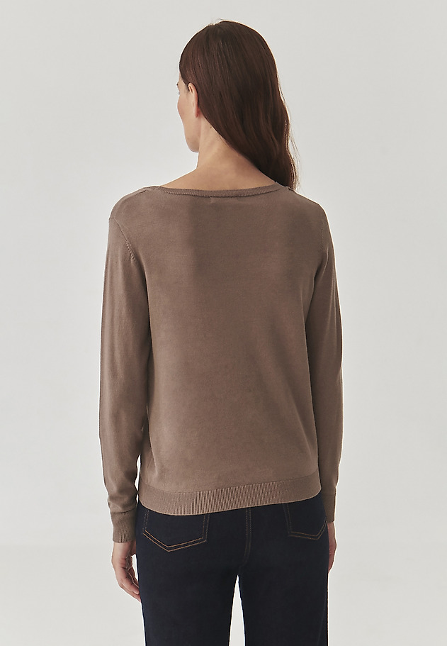 CLASSIC LADIES’ SWEATER WITH ROUND NECKLINE - TESSINI CLASSIC LADIES’ SWEATER WITH ROUND NECKLINE - TESSINI BEŻOWY 3