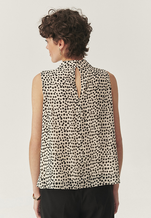 PATTERNED BLOUSE WITH FLORAL ACCENT - FLORIANA PATTERNED BLOUSE WITH FLORAL ACCENT - FLORIANA BEIGE 3