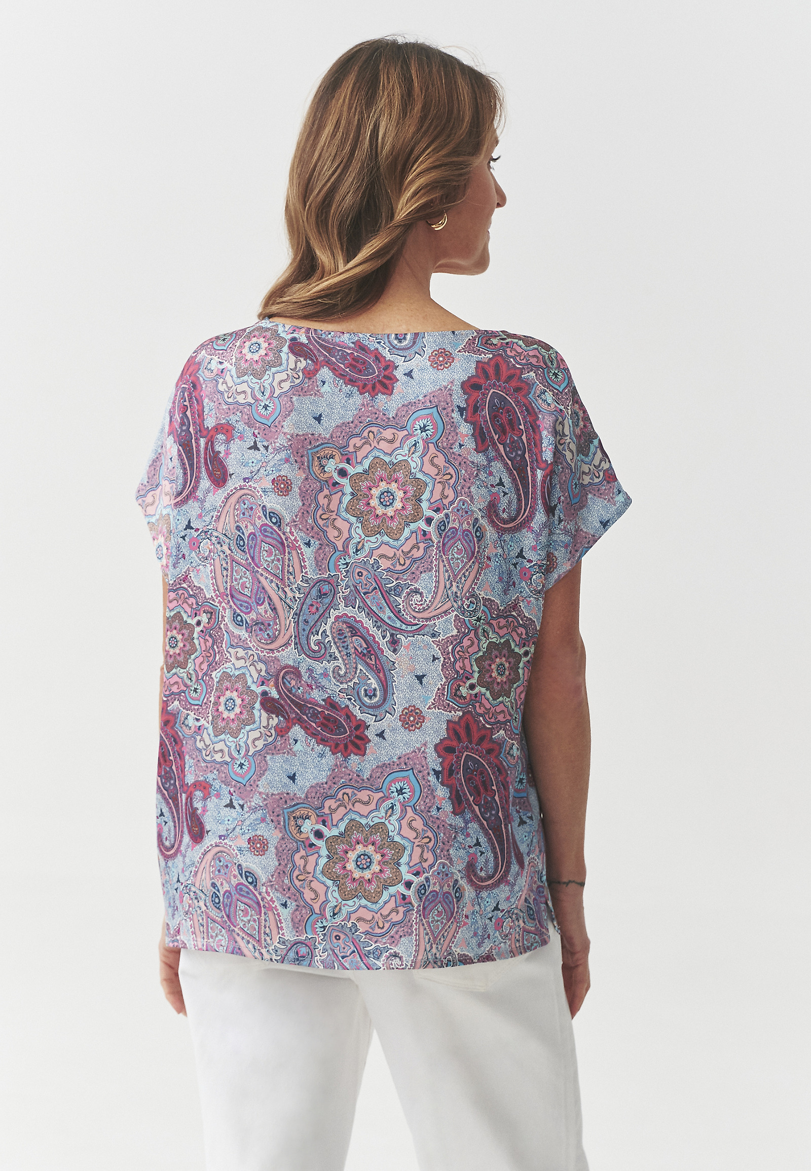 BLUZA IZ VISKOZNEGA SATENA Z VZORCEM - OMA BLUZA IZ VISKOZNEGA SATENA Z VZORCEM - OMA VEČBARVNA 105587