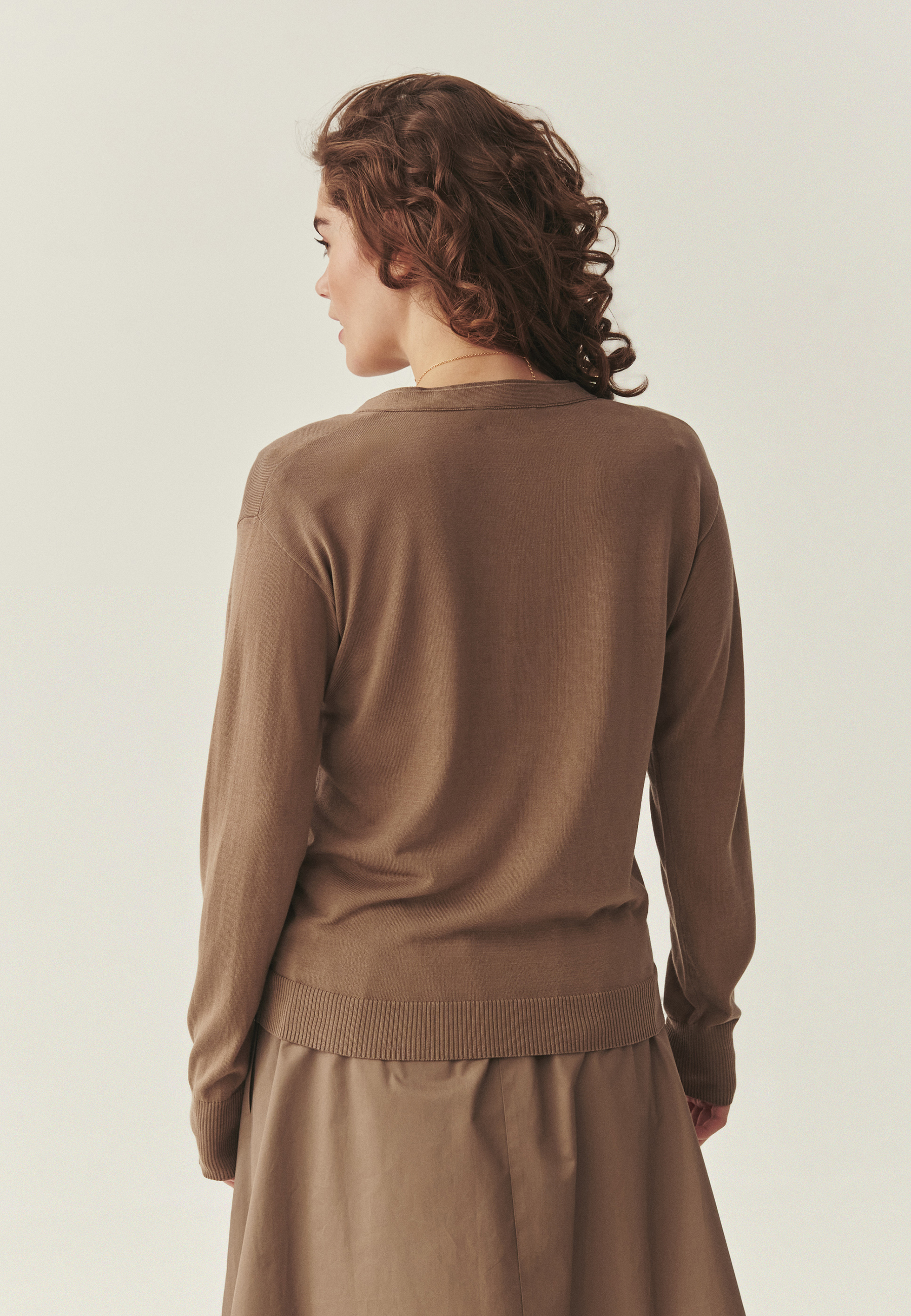 SWETER Z DOMIESZKĄ JEDWABIU - TELLA BEŻOWY 2