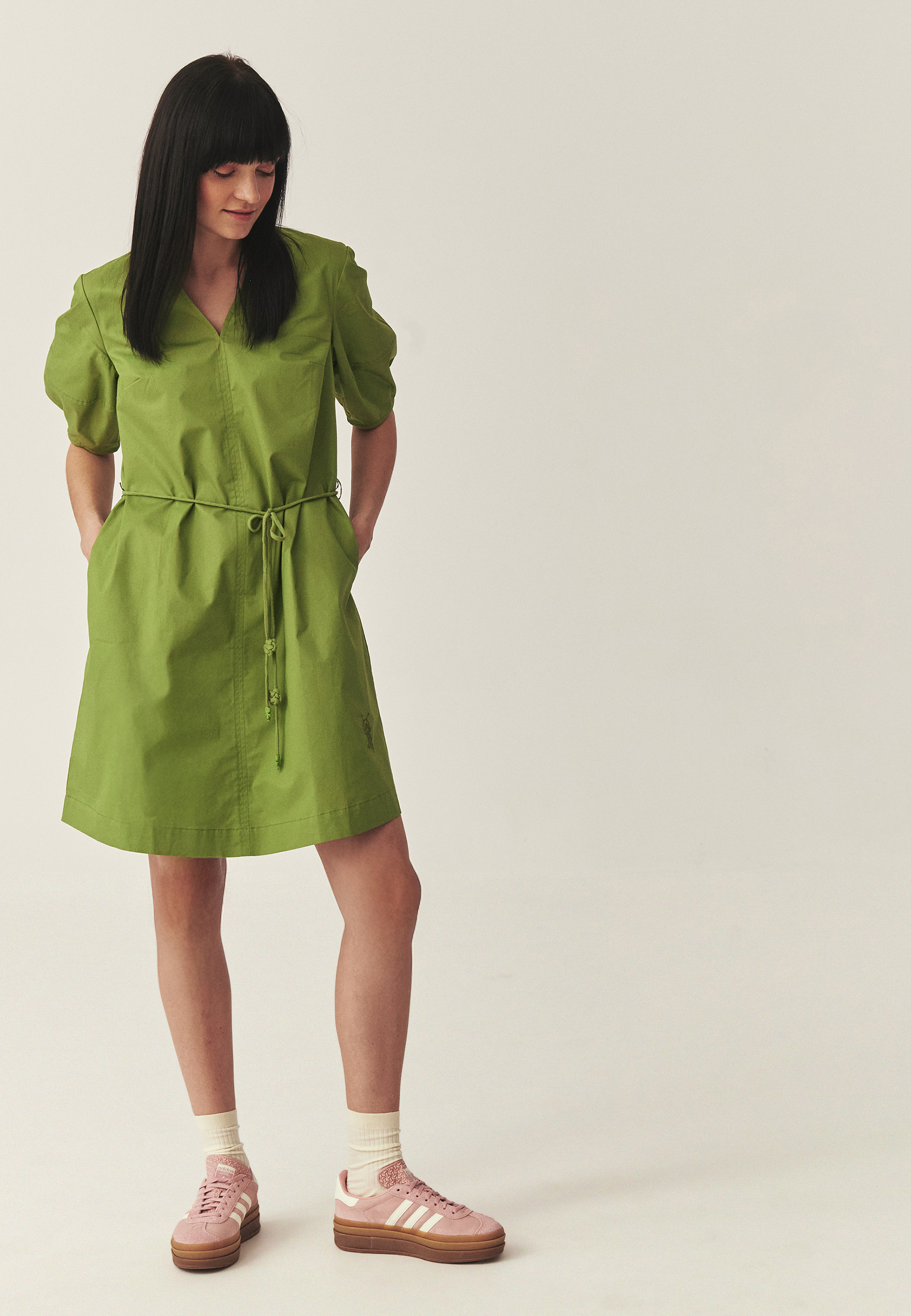 ZELENÉ BAVLNĚNÉ ŠATY – TAJABI