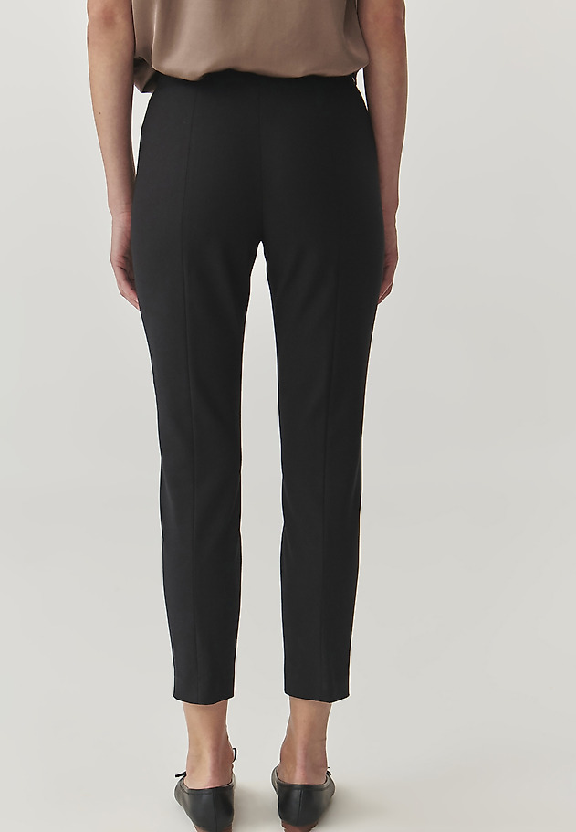 LADIES’ TAILORED TROUSERS WITH TAPERED LEGS - MIWO LADIES’ TAILORED TROUSERS WITH TAPERED LEGS - MIWO CZARNY 3