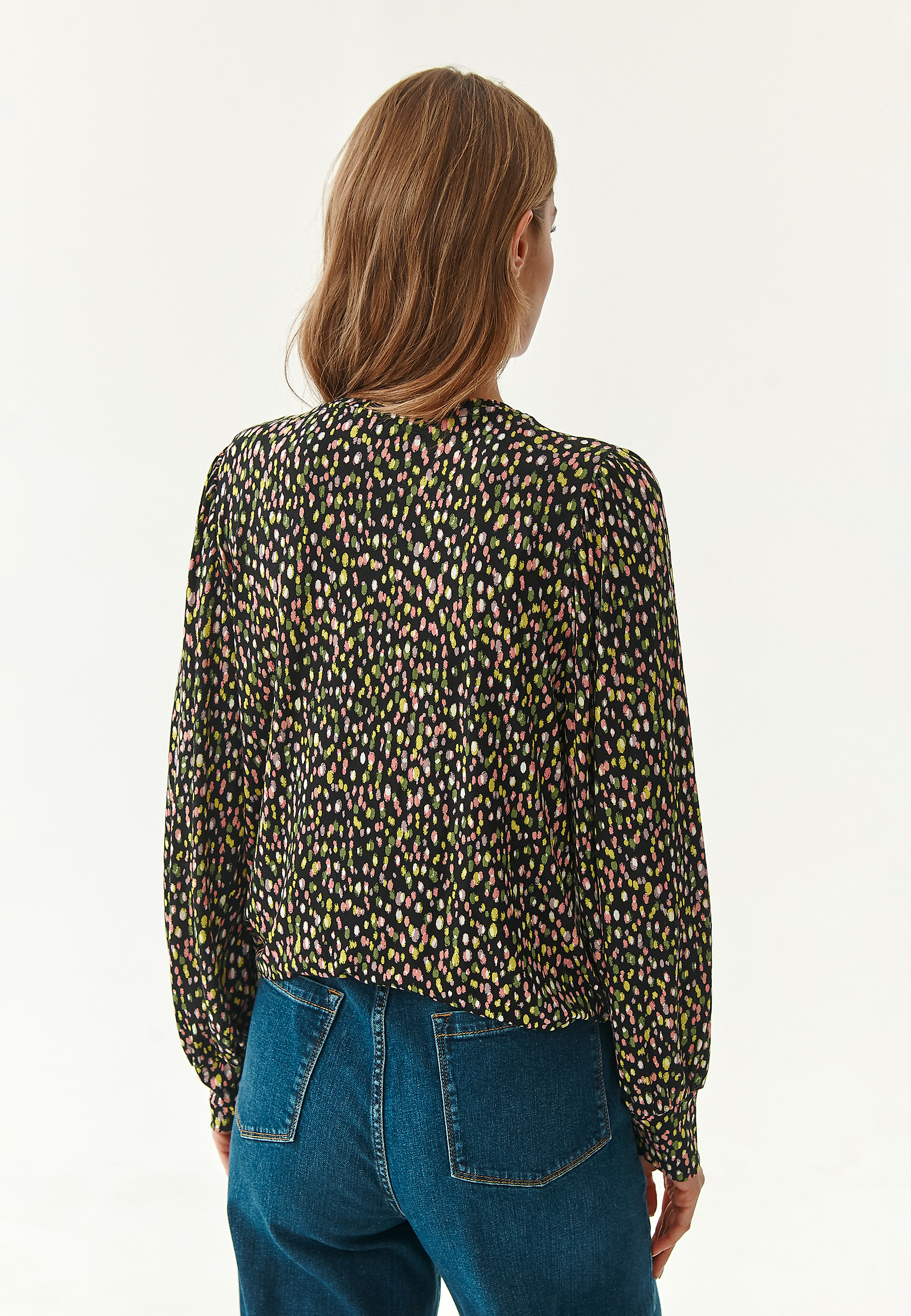 BLUZA S POTISKOM IZ VISKOZE MANDRAGORA BLUZA S POTISKOM IZ VISKOZE MANDRAGORA VEČBARVNA 80141