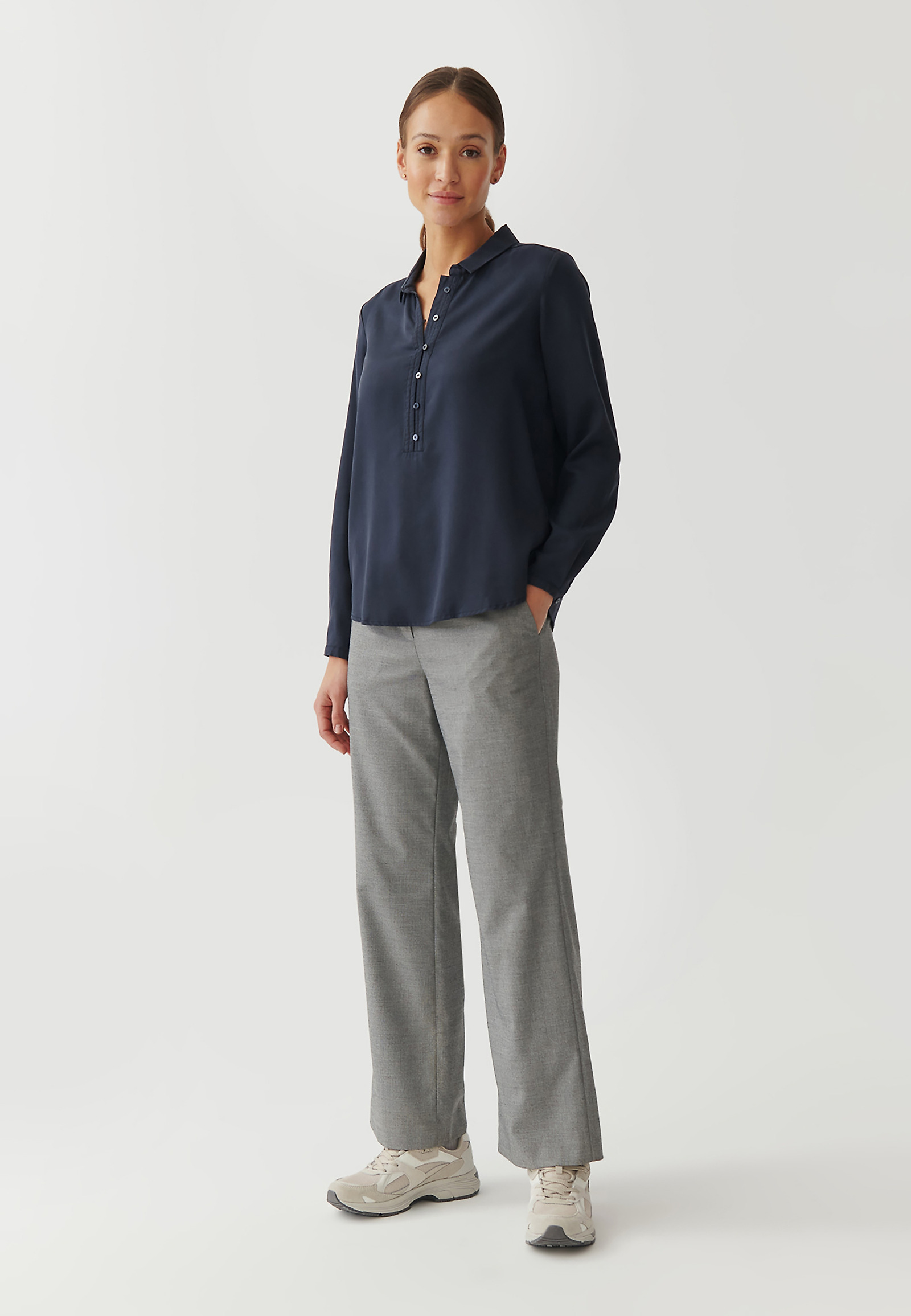 ŽENSKA BLUZA Z OVRATNIKOM - BENETI ŽENSKA BLUZA Z OVRATNIKOM - BENETI TEMNO MODRA 95390
