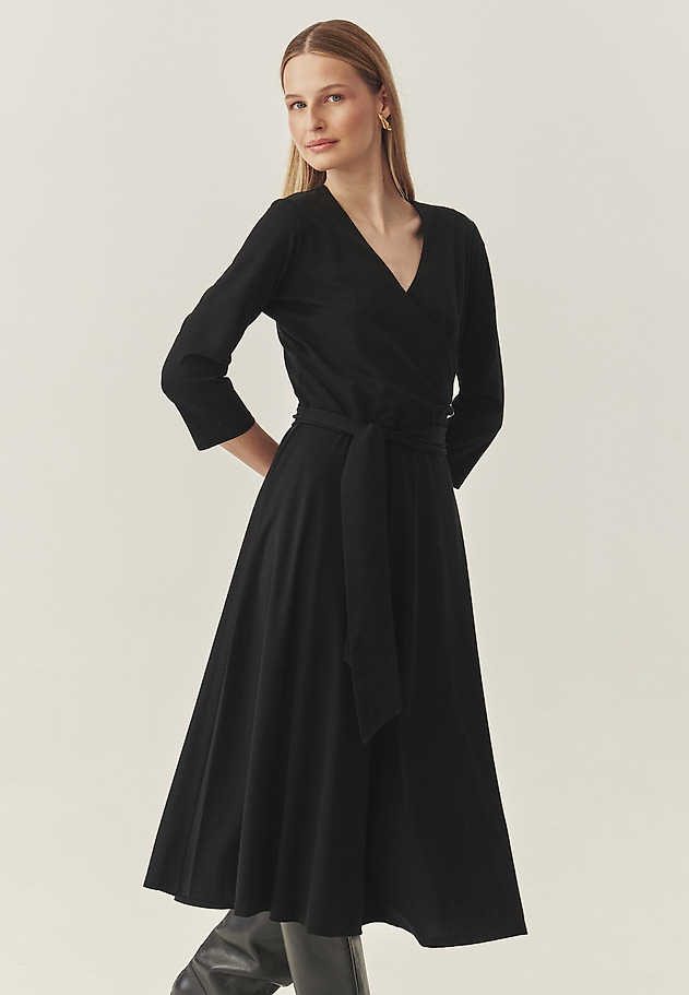 TKANINOWA SUKIENKA  Z MARSZCZENIEM I RĘKAWEM 3/4 — FINCA TKANINOWA SUKIENKA  Z MARSZCZENIEM I RĘKAWEM 3/4 — FINCA CZARNY 2