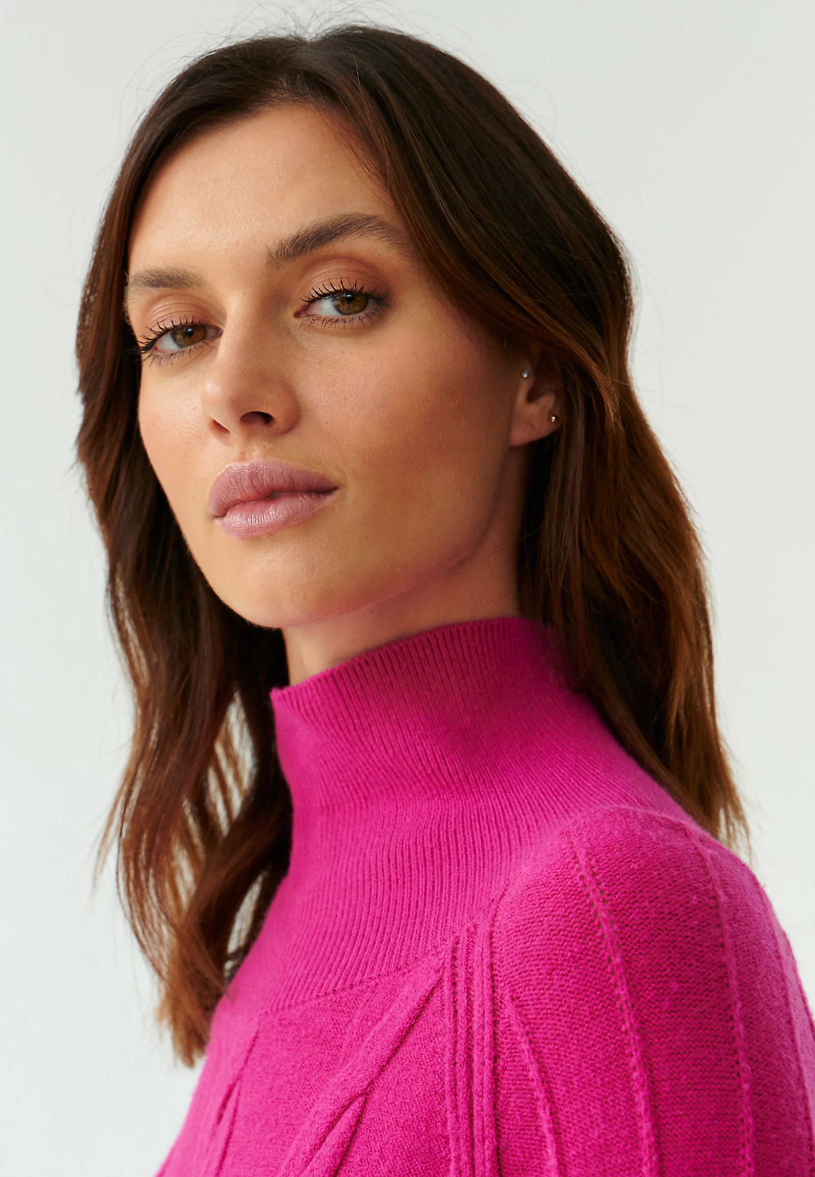 TEXTURED LADIES’ SWEATER WITH A TURTLENECK MEDUZA TEXTURED LADIES’ SWEATER WITH A TURTLENECK MEDUZA PINK 91640