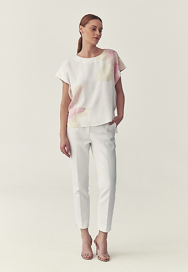 SATYNOWA BLUZKA W KWIATOWY WZÓR - IRMINA SATYNOWA BLUZKA W KWIATOWY WZÓR - IRMINA