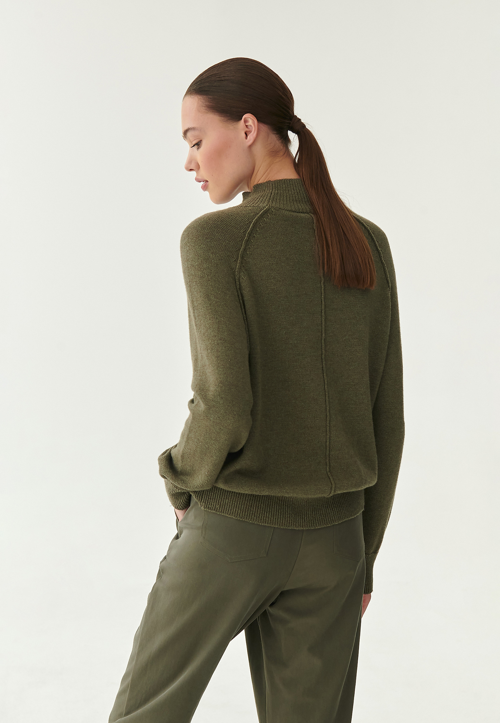 SWETER DAMSKI Z PÓŁGOLFEM ARMEA SWETER DAMSKI Z PÓŁGOLFEM ARMEA KHAKI 80995