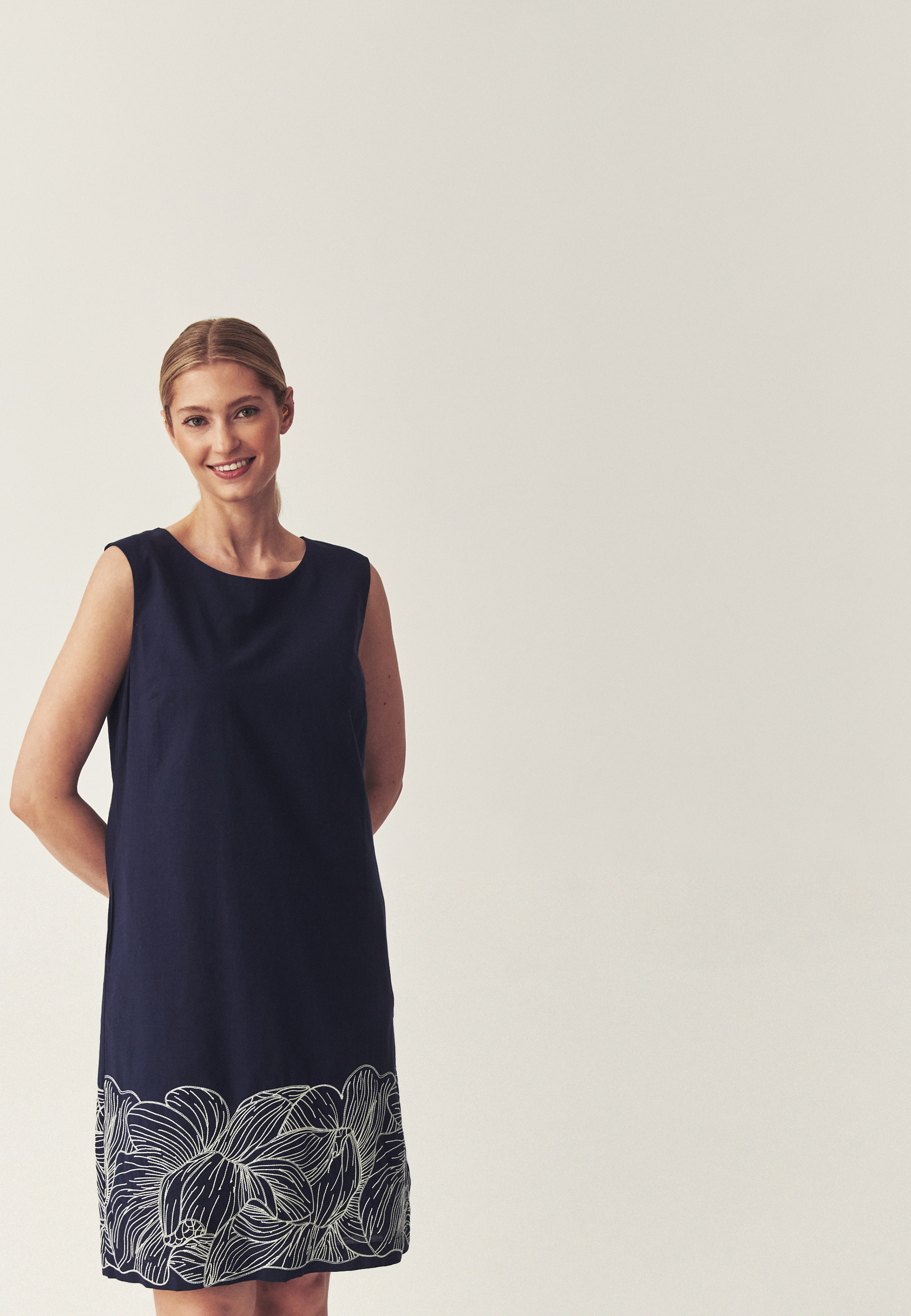 BAWEŁNIANA SUKIENKA Z AUTORSKIM WZOREM - MEAVE 1 GRANATOWY 2