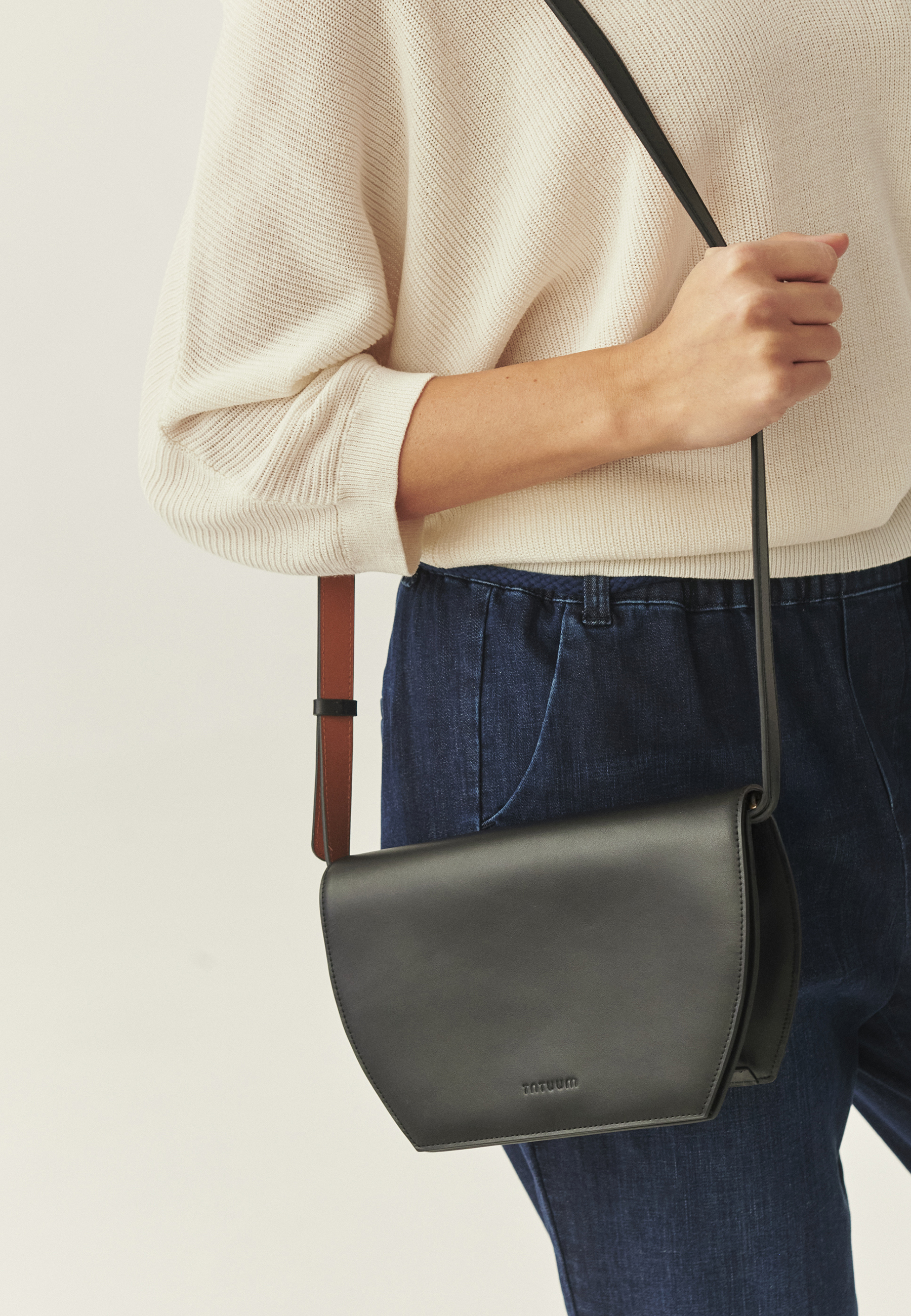 KOŽENÁ DÁMSKA KABELKA – KAEL ČIERNA 2