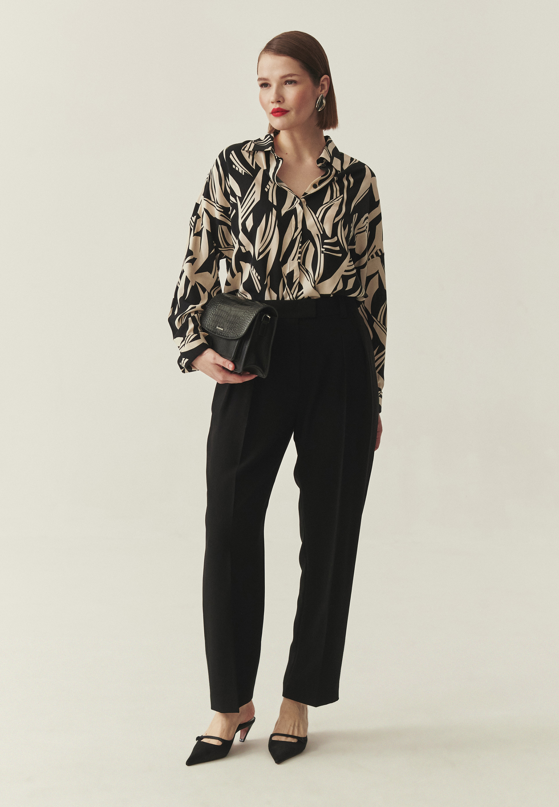 KOSTÝMOVÉ NOHAVICE VOĽNÉHO STRIHU - ULTO