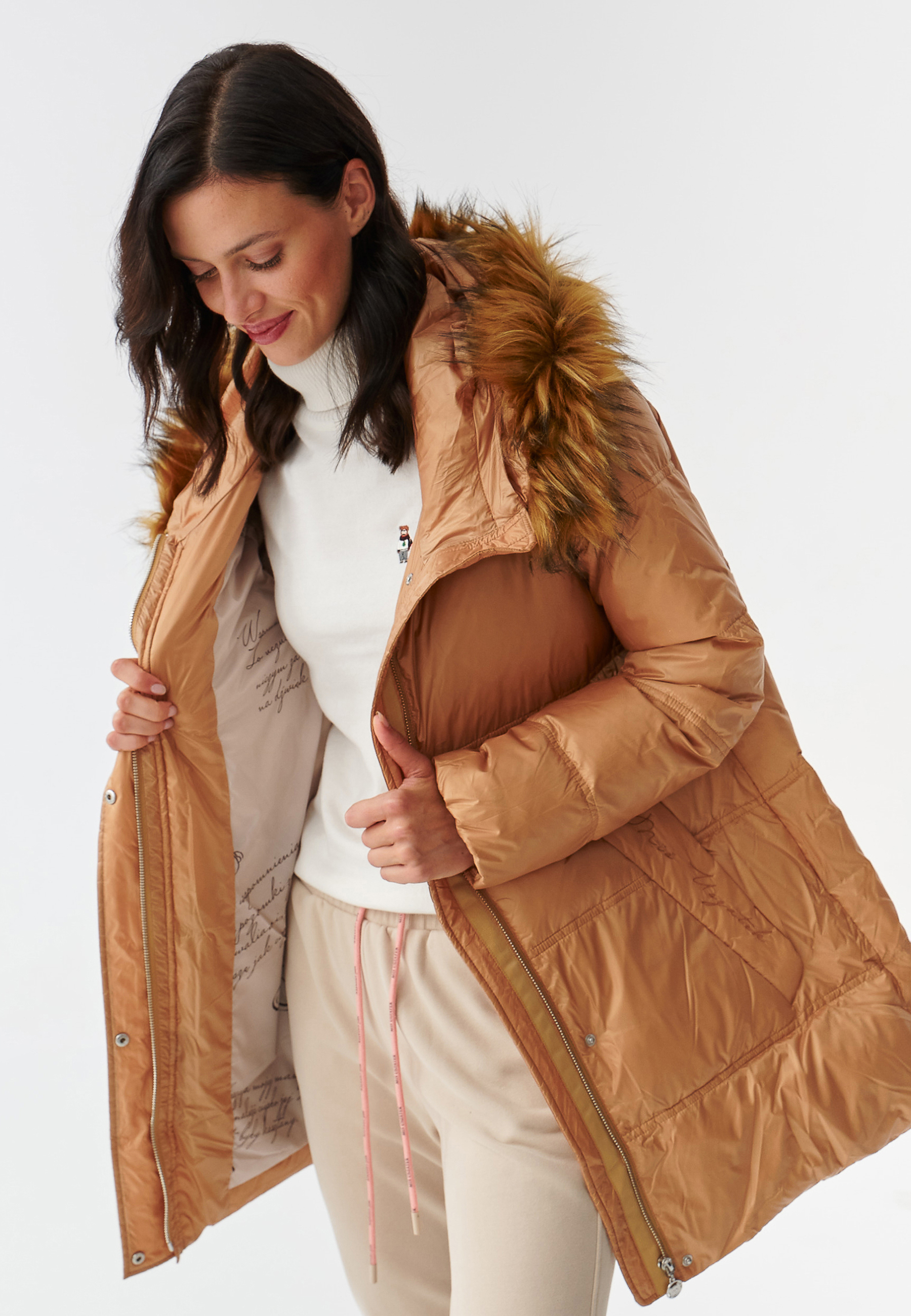 DAMSKA KURTKA PUCHOWA Z KAPTUREM Z FUTERKIEM GOTA BEŻOWY 2