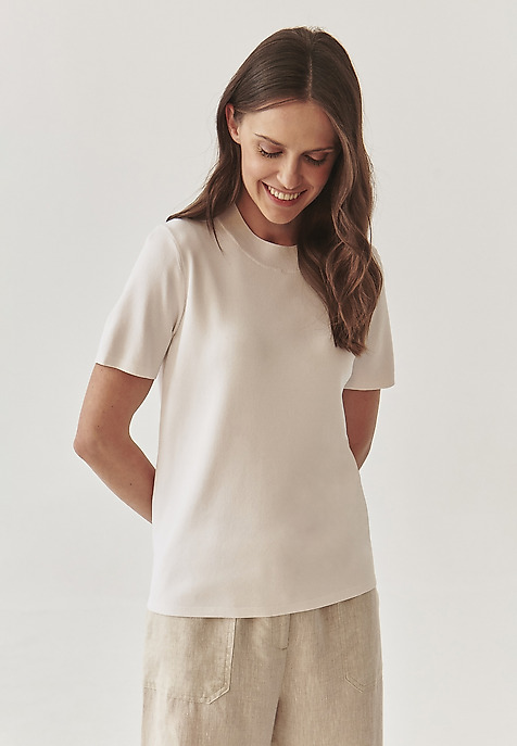 DZIANINOWA BLUZKA DAMSKA Z KRÓTKIM RĘKAWEM - NORA DZIANINOWA BLUZKA DAMSKA Z KRÓTKIM RĘKAWEM - NORA