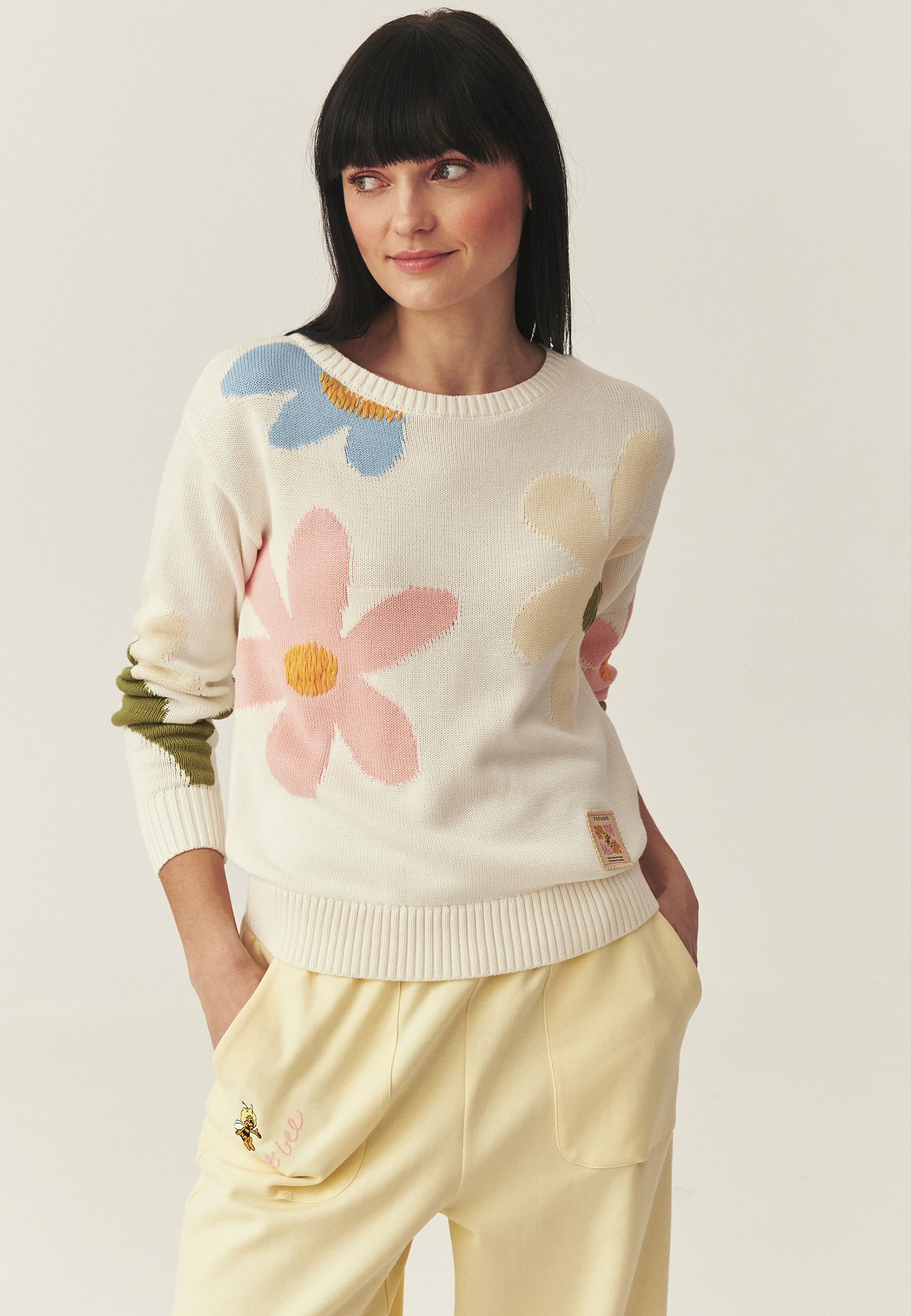 SVETER S JARNOU VÝŠIVKOU – MAY