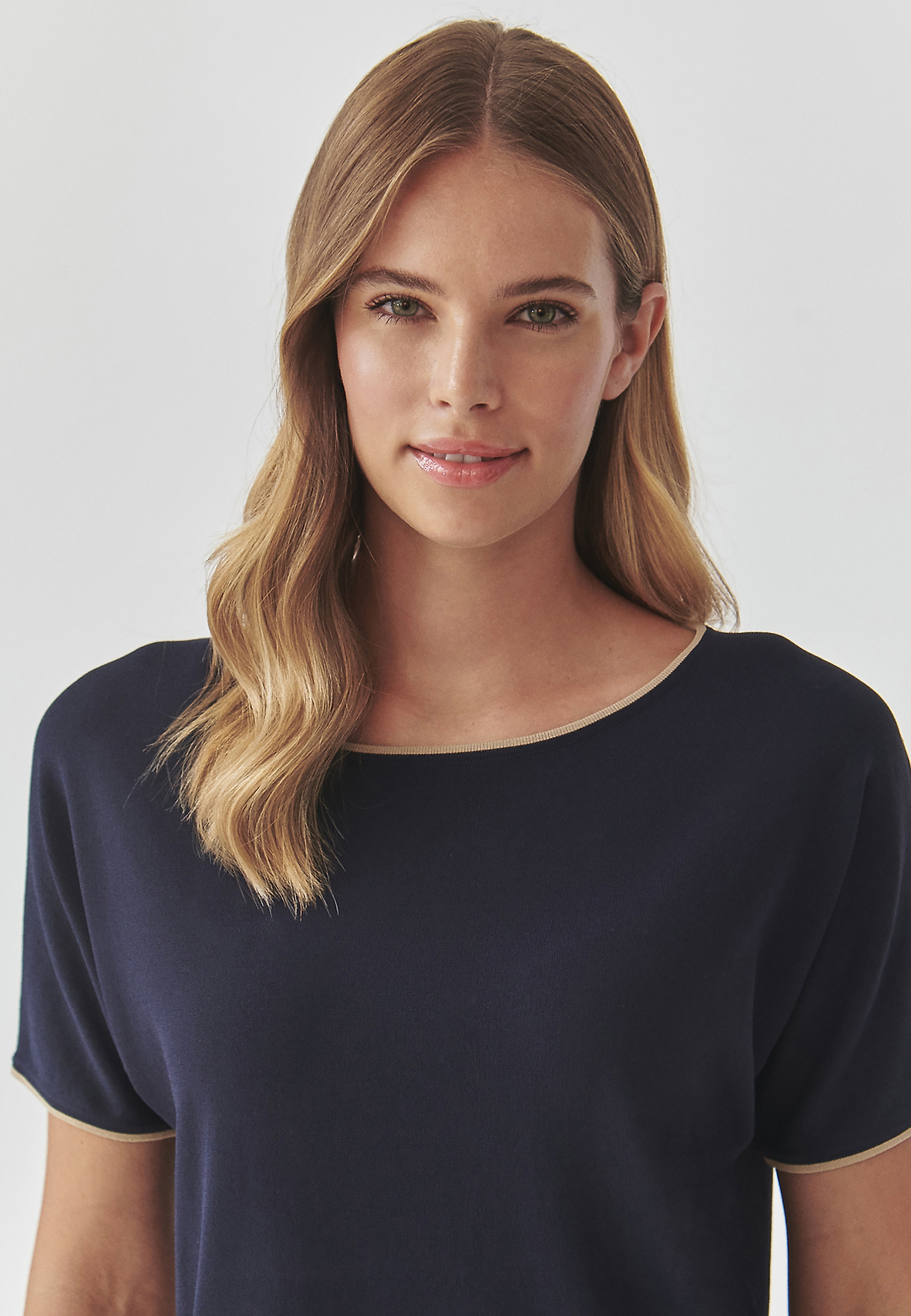 KIMONO BLUZA S KONTRASTNIMI TRAKOVI - ESTETINA KIMONO BLUZA S KONTRASTNIMI TRAKOVI - ESTETINA TEMNO MODRA 100027