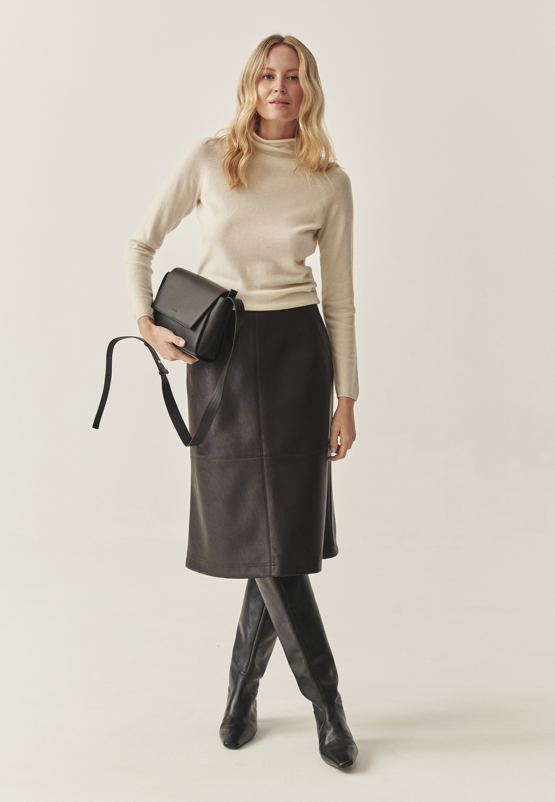 DÁMSKA KOŽENÁ TAŠKA - LENQA ČIERNA 2