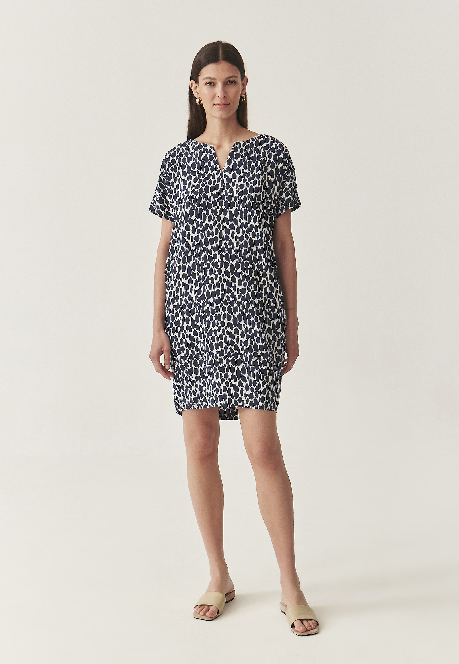 ROCHIE MODELATĂ DIN VISCOZĂ LENZING™ ECOVERO™ - OWERITA ROCHIE MODELATĂ DIN VISCOZĂ LENZING™ ECOVERO™ - OWERITA ALBASTRU 112941