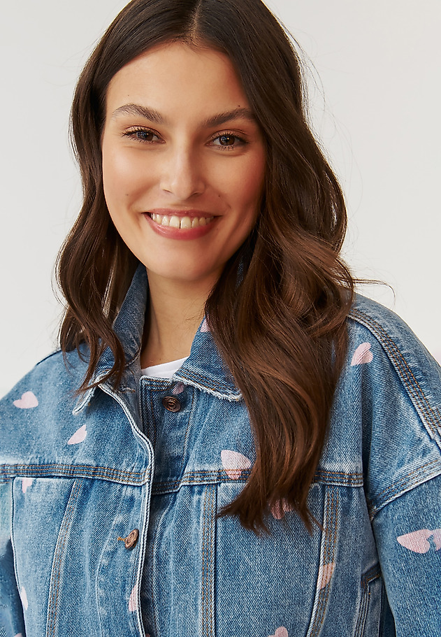 OVERSIZED LADIES’ DENIM JACKET PRINTED WITH HEARTS - NAMIA OVERSIZED LADIES’ DENIM JACKET PRINTED WITH HEARTS - NAMIA BLUE 5