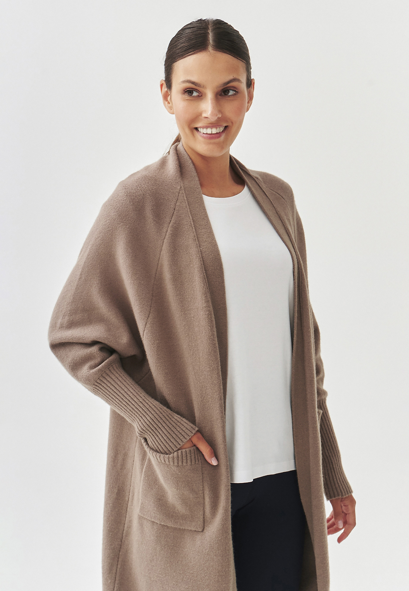 LADIES' LONG CARDIGAN WITH POCKETS - JAZIRO 1 LADIES' LONG CARDIGAN WITH POCKETS - JAZIRO 1 BEIGE 101049