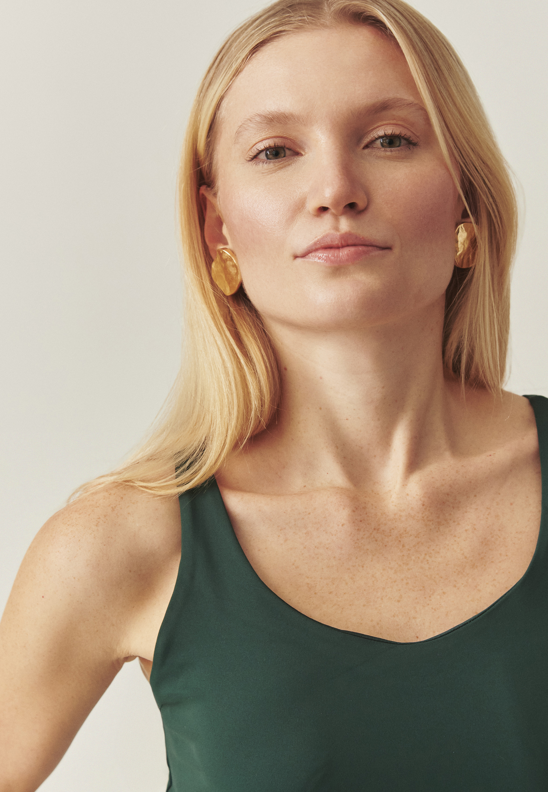 BLUZĂ TRICOTATĂ DE DAMĂ, FĂRĂ MÂNECI — YUMI VERDE 2