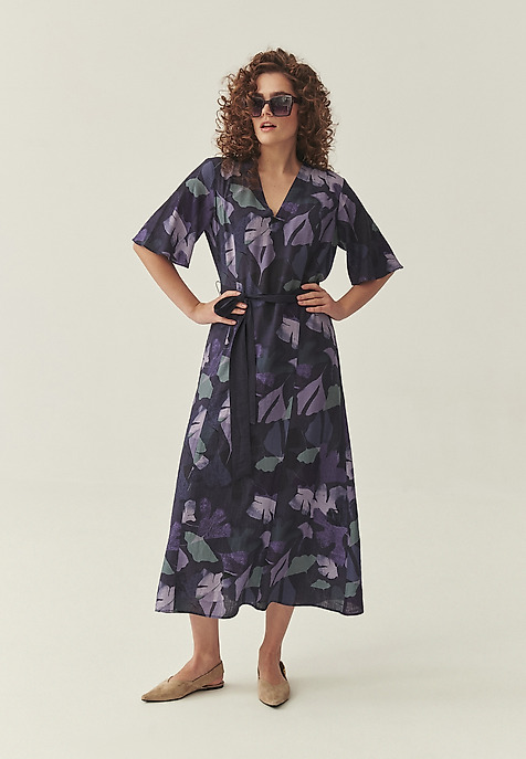 KRESZOWANA SUKIENKA MIDI Z AUTORSKIM WZOREM - TAVIS KRESZOWANA SUKIENKA MIDI Z AUTORSKIM WZOREM - TAVIS