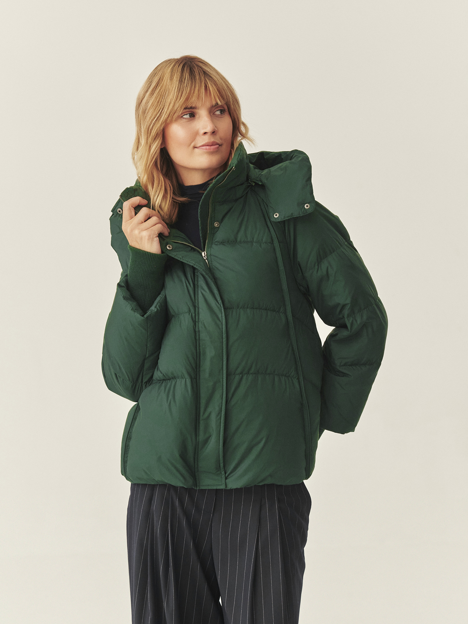 PÉŘOVÁ BUNDA S KAPUCÍ – SOWA ZELENÁ 2