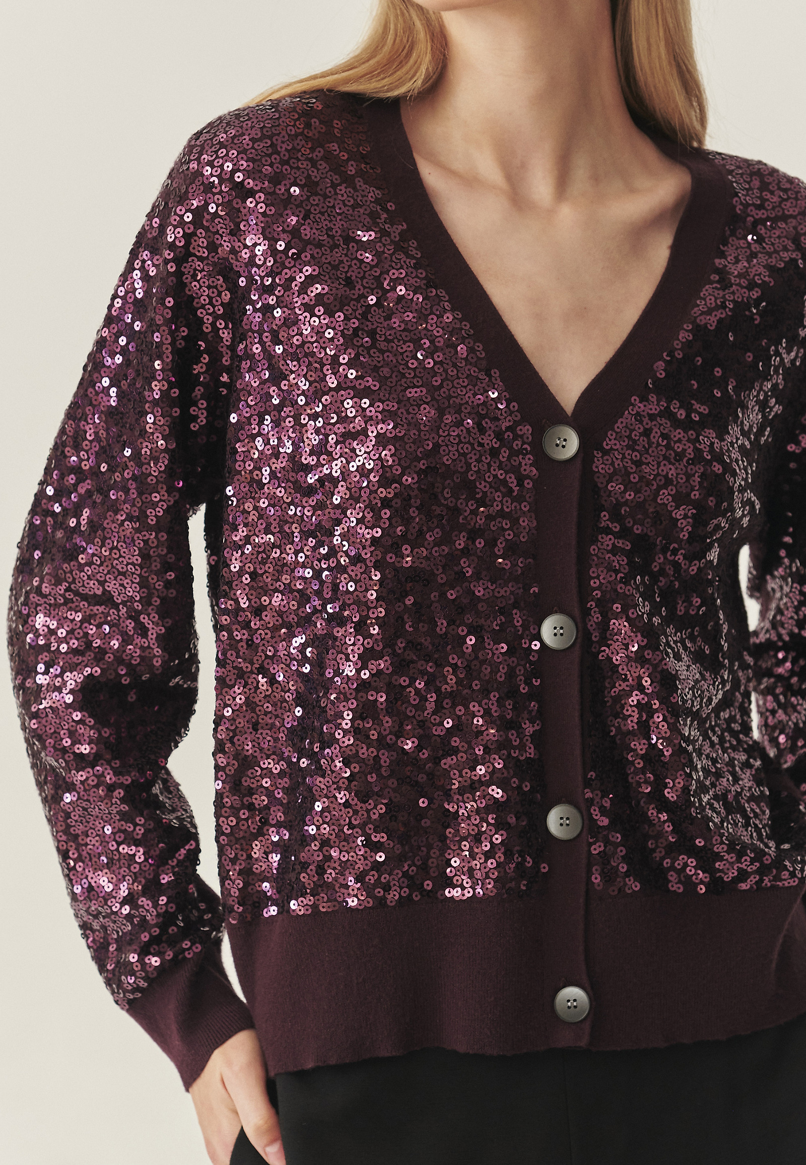 CEKINOWY KARDIGAN Z DEKOLTEM V -GLOSS CEKINOWY KARDIGAN Z DEKOLTEM V -GLOSS CZERWONY 118841