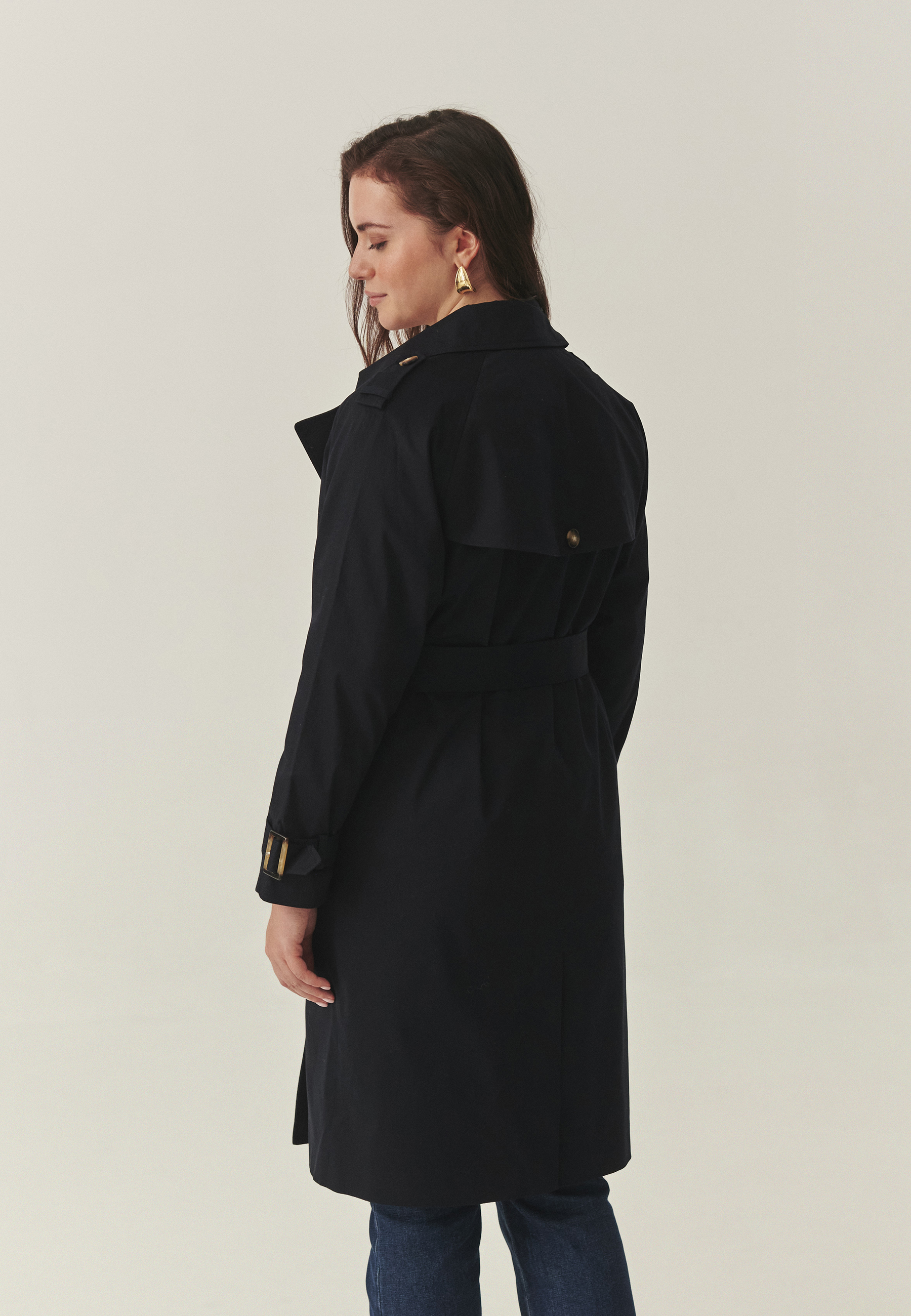 KLASICKÝ TRENČKOT — BATIA TMAVĚ MODRÁ 2