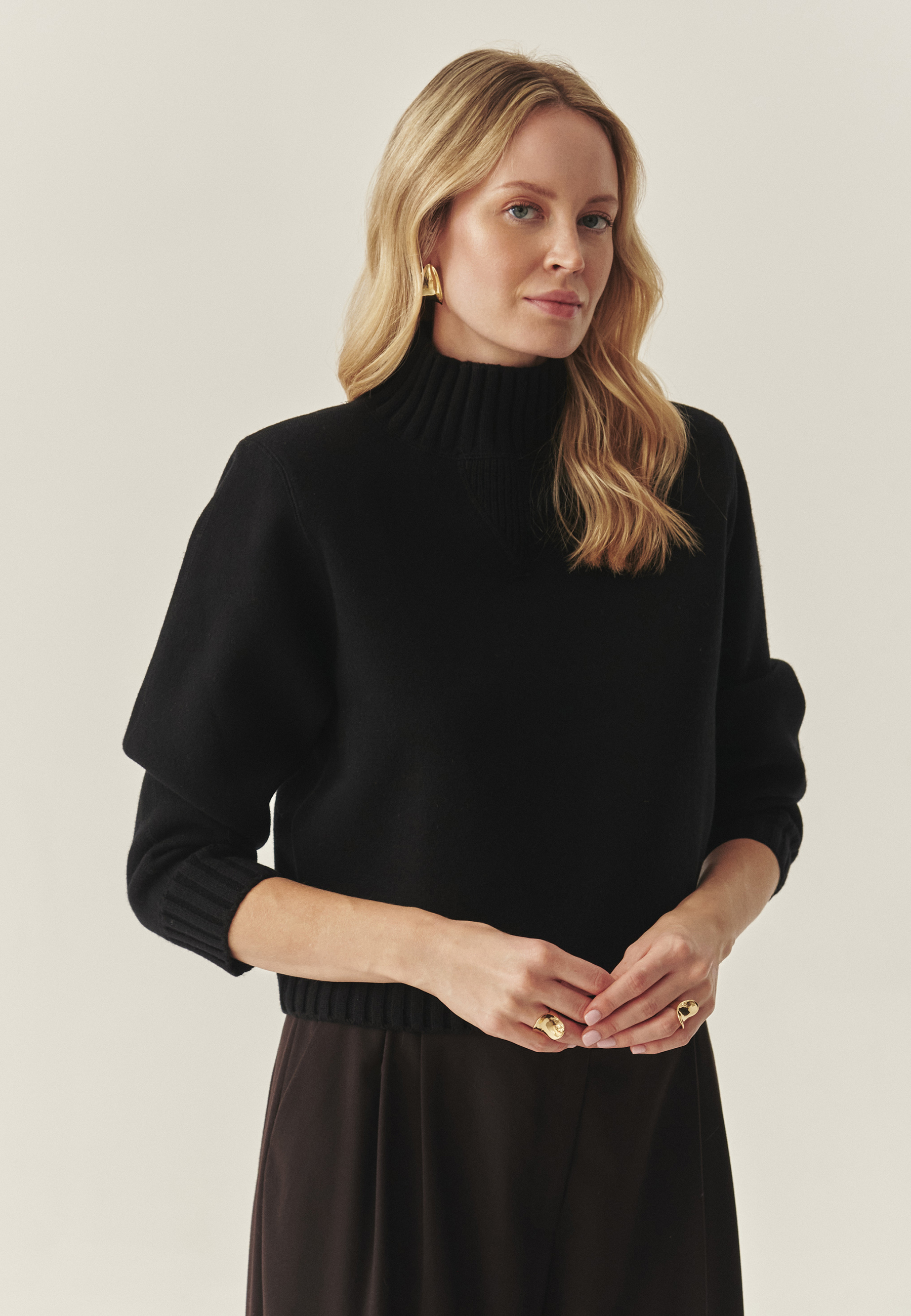 PULOVER DE DAMĂ OVERSIZE CU GULER SEMI-ÎNALT - MALMANA 1 NEGRU 2