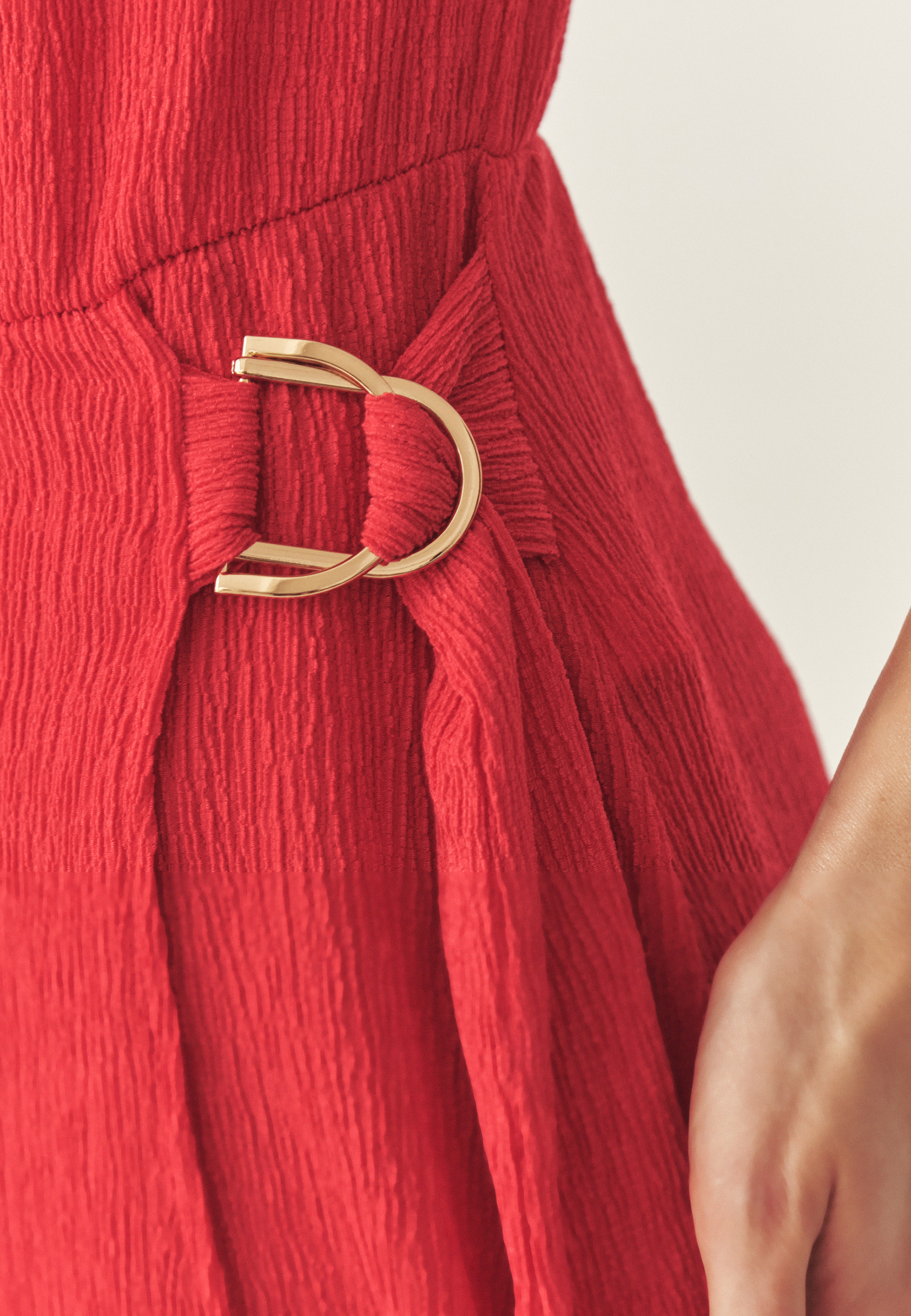 KREPOVÉ ŠATY S OPASKEM – SADI ČERVENÁ 2