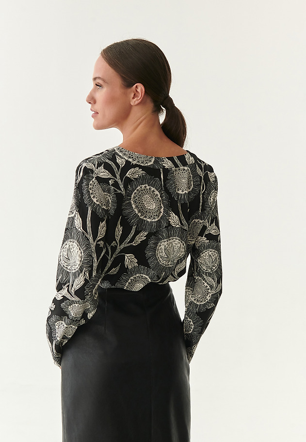 ŽENSKA BLUZA S CVETLIČNIM MOTIVOM KARIWA ŽENSKA BLUZA S CVETLIČNIM MOTIVOM KARIWA VEČBARVNA 2