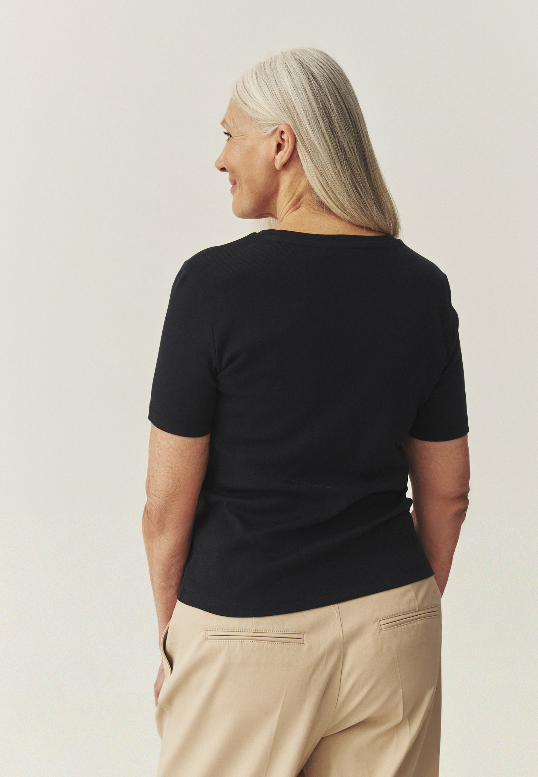 BAVLNENÉ TRIČKO S KRÁTKYMI RUKÁVMI - KIRI ČIERNA 2