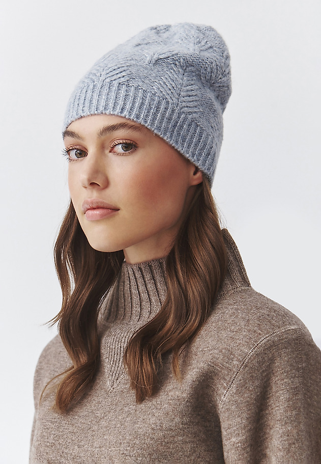 KNITTED LADIES' CAP WITH AUTUMN STRUCTURED PATTERN — TUKA KNITTED LADIES' CAP WITH AUTUMN STRUCTURED PATTERN — TUKA NIEBIESKI 2