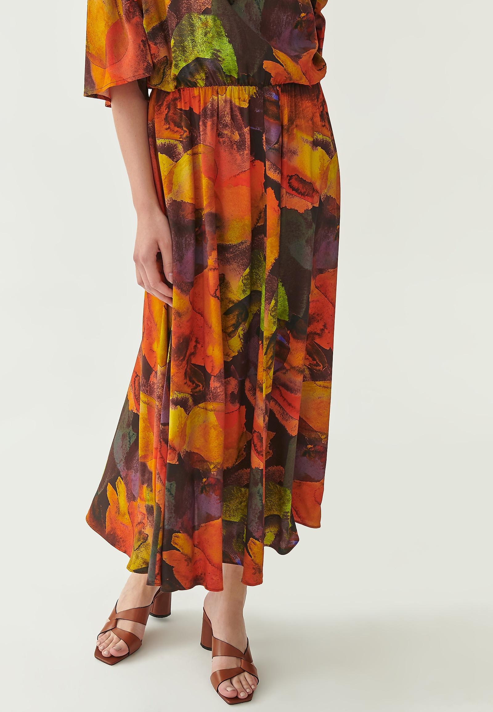 DÁMSKÉ MIDI ŠATY S VÁZÁNÍM PEZANI DÁMSKÉ MIDI ŠATY S VÁZÁNÍM PEZANI VÍCEBAREVNÝ 81062