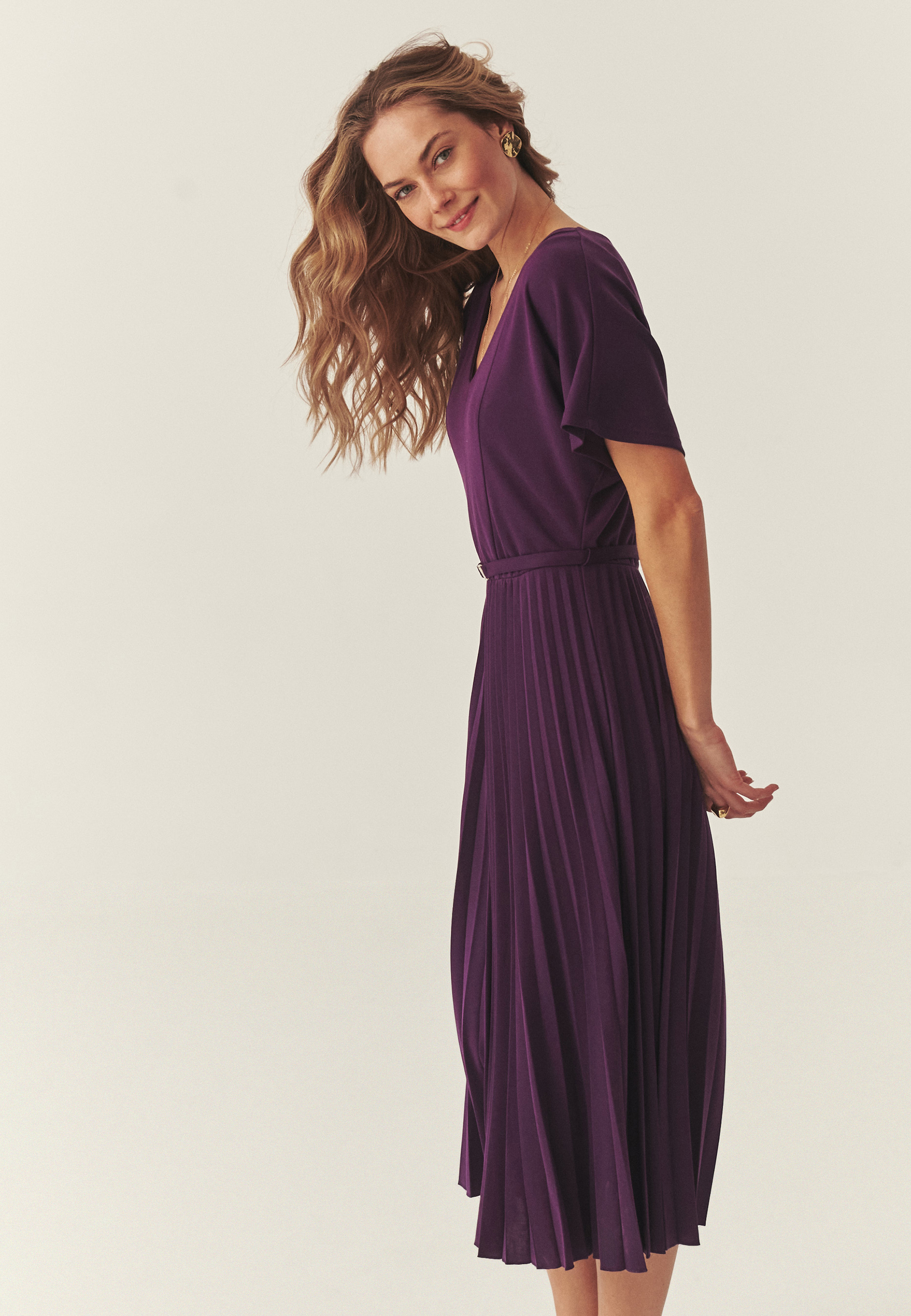 PLISOVANÉ MAXI ŠATY – NAKI