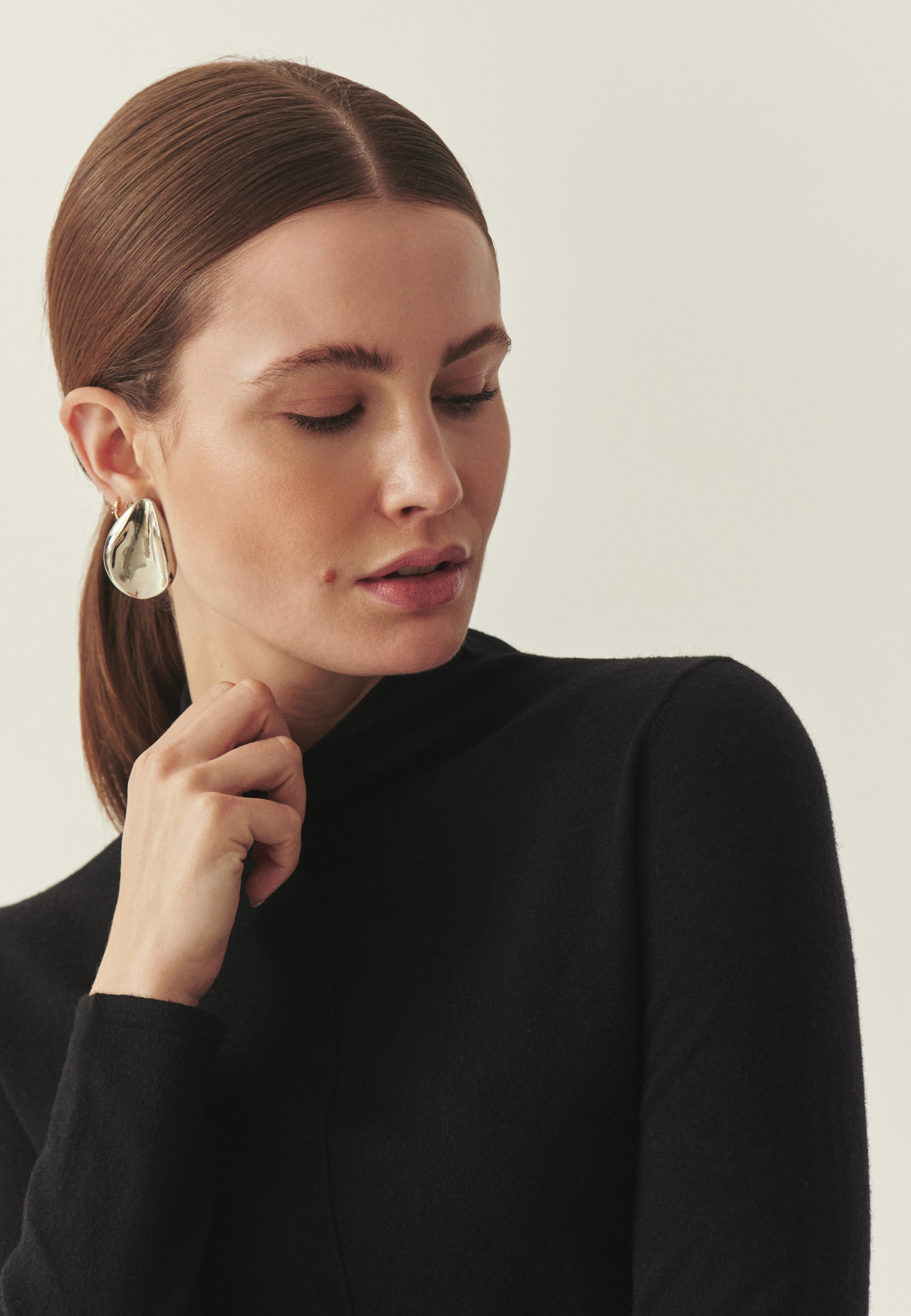 MIĘKKI SWETER Z WEŁNĄ - DONNA CZARNY 2