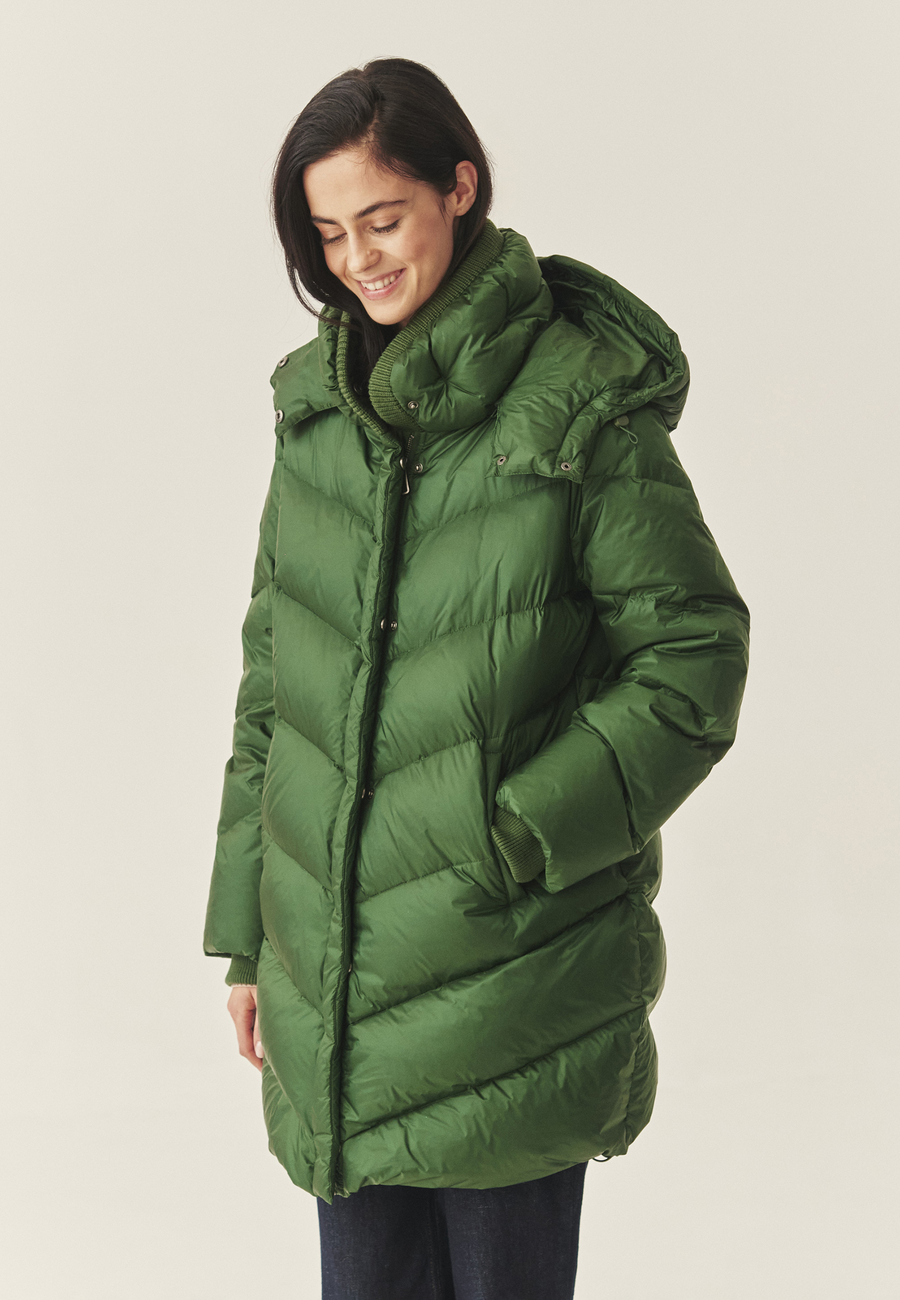 PÉŘOVÁ BUNDA S KAPUCÍ – DAGAMARI ZELENÁ 2