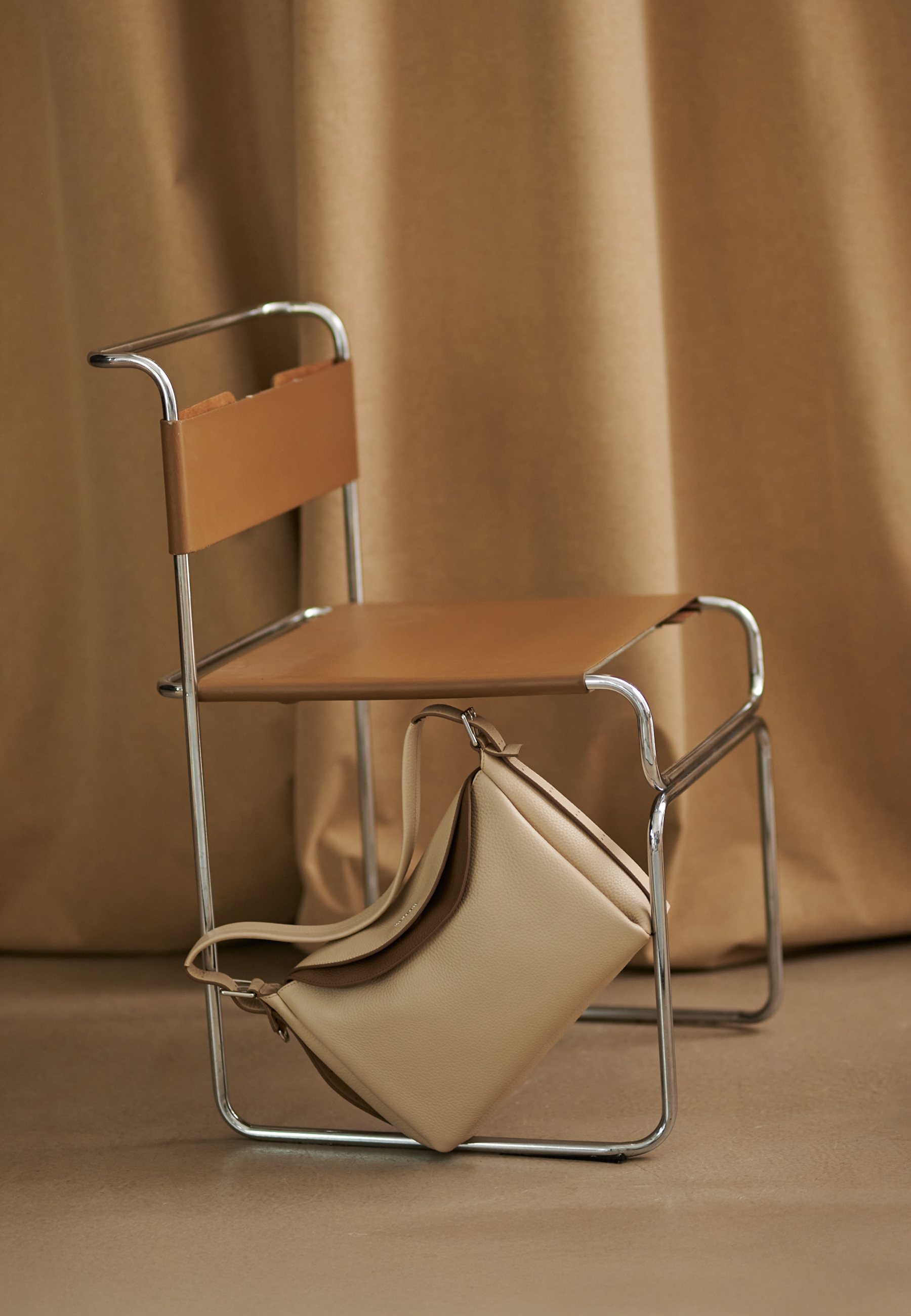 KLASICKÁ KABELKA CEZ RAMENO Z PRAVEJ KOŽE - DELORA BÉŽOVÁ 2