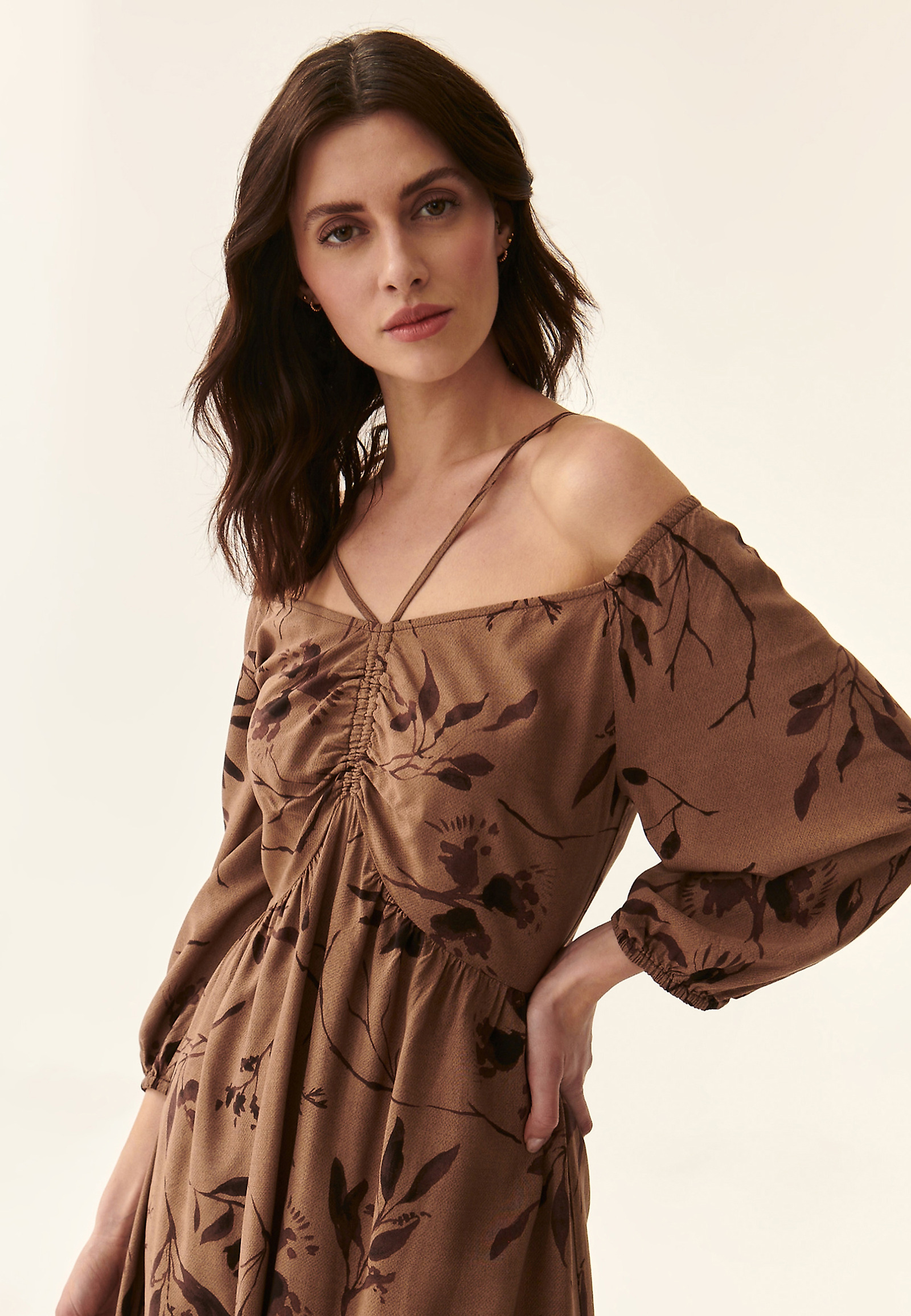 LETNIA SUKIENKA W KWIATOWY PRINT PALMIKA LETNIA SUKIENKA W KWIATOWY PRINT PALMIKA MULTIKOLOR 87935